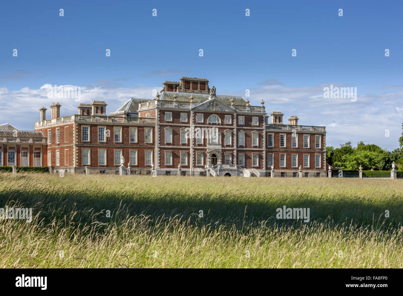 Die Südfront des Wimpole Hall, Cambridgeshire. Das 17. Jahrhundert Haus von Sir Thomas Chicheley wurde zu einem Palladio Design von Henry Flitcroft 1742 nachgearbeitet. Stockfoto