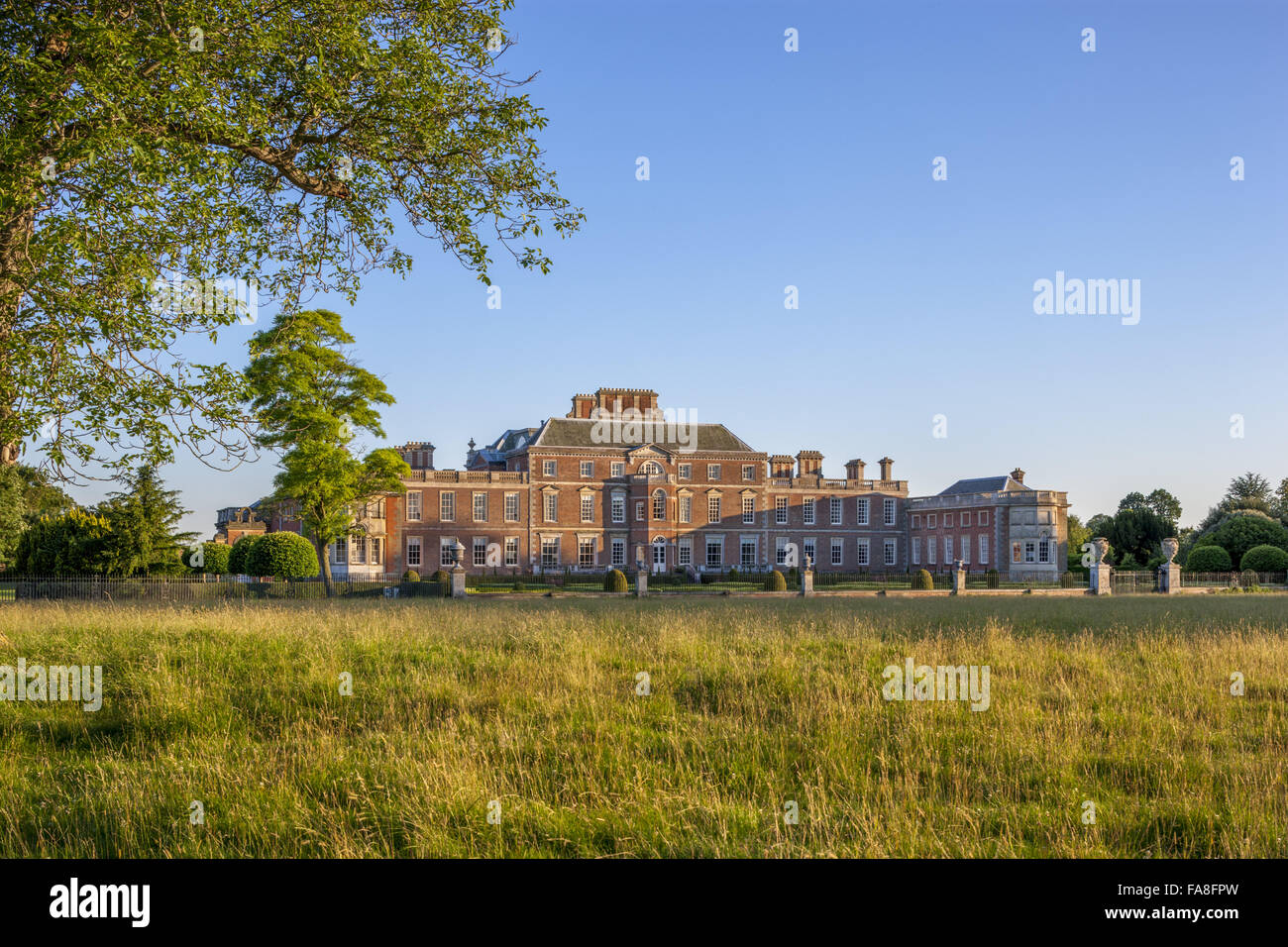 Die Nordfront der Wimpole Hall, Cambridgeshire, vom Park entfernt. Stockfoto