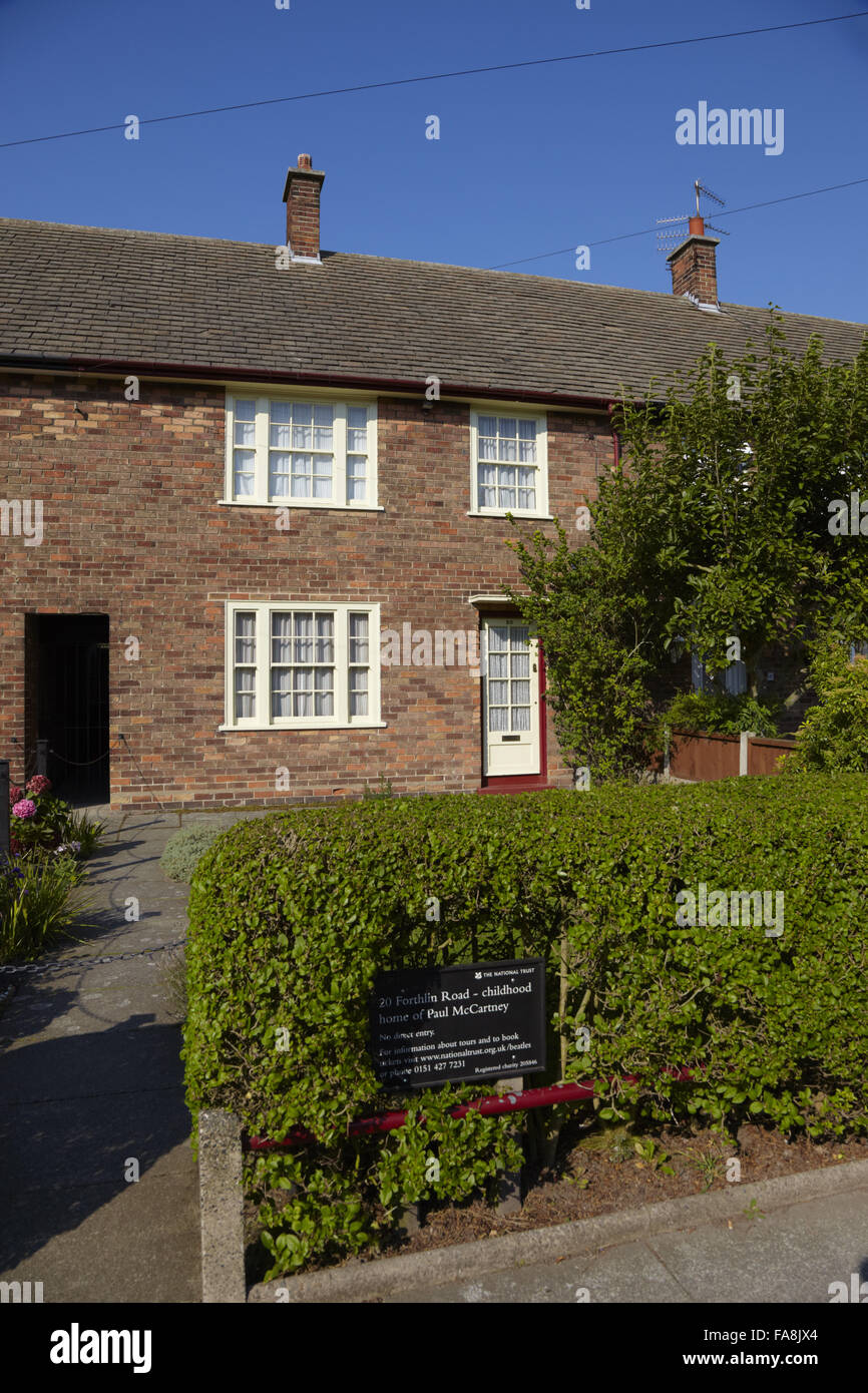Der äußere und vorderen Garten an 20 Forthlin Road, Allerton, Liverpool, die Kindheit Haus von Paul McCartney. Der Lack ist in braun und Creme, die offiziellen Farben der Liverpool Corporation im Jahr 1952. Stockfoto