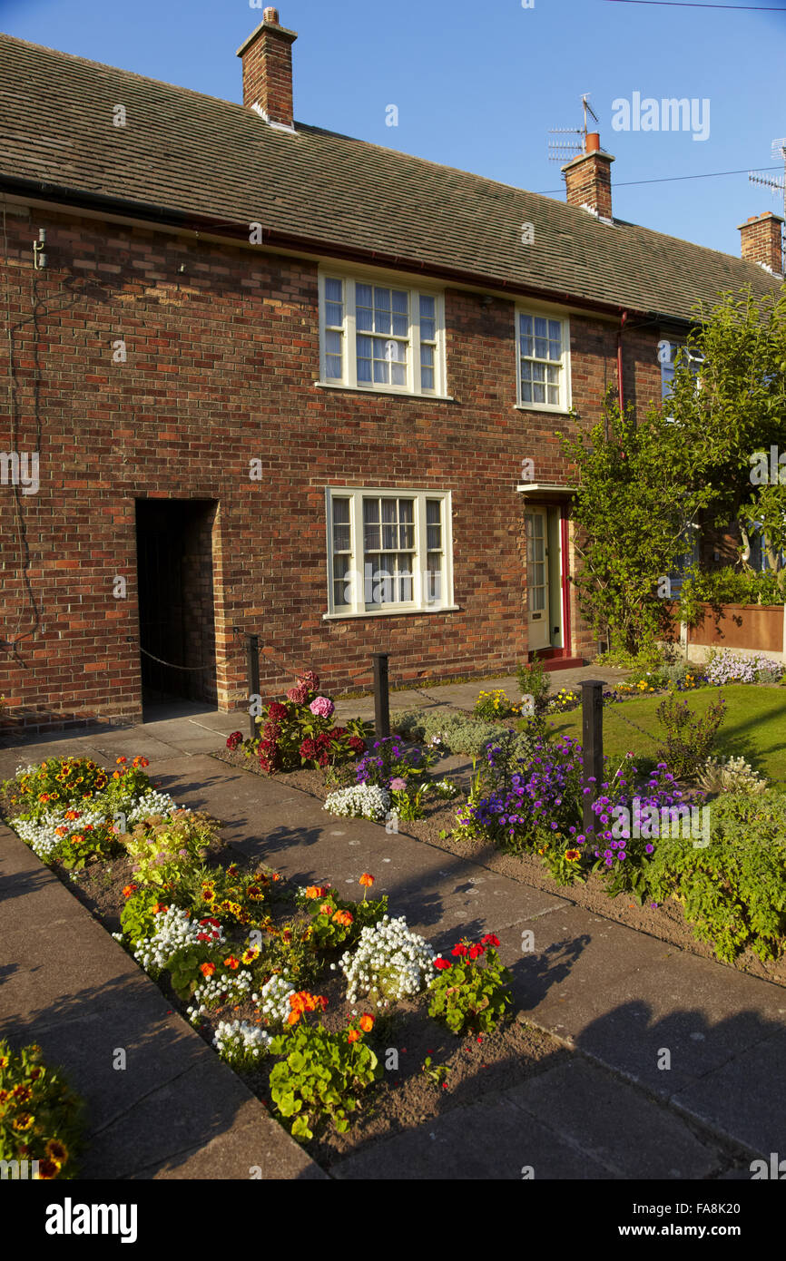 Der äußere und vorderen Garten an 20 Forthlin Road, Allerton, Liverpool, die Kindheit Haus von Paul McCartney. Der Lack ist in braun und Creme, die offiziellen Farben der Liverpool Corporation im Jahr 1952. Stockfoto