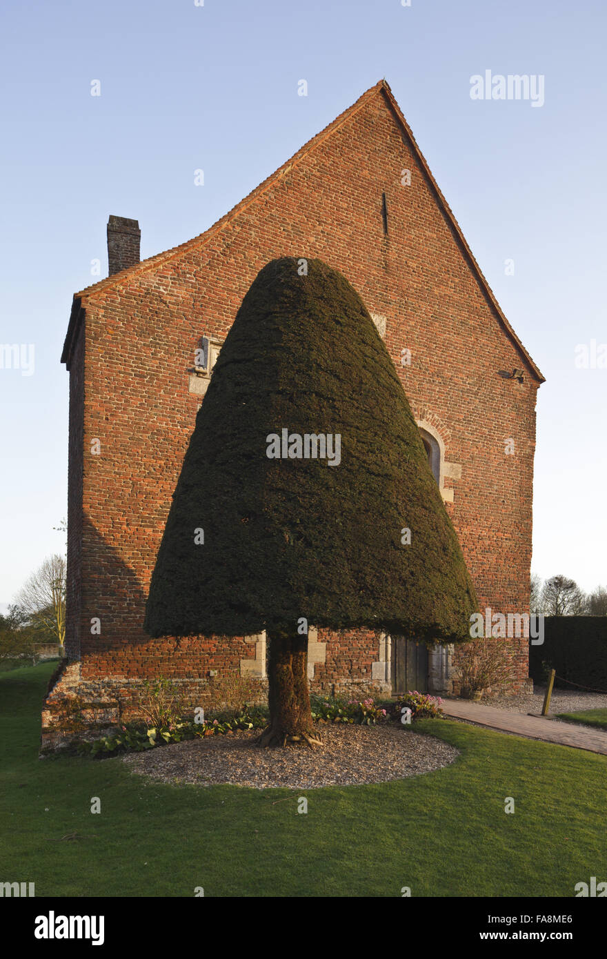 Das Wachhaus im Tattershall Castle, Lincolnshire. Das Gebäude ist fünfzehnten Jahrhundert und beherbergt heute den National Trust-Shop. Stockfoto