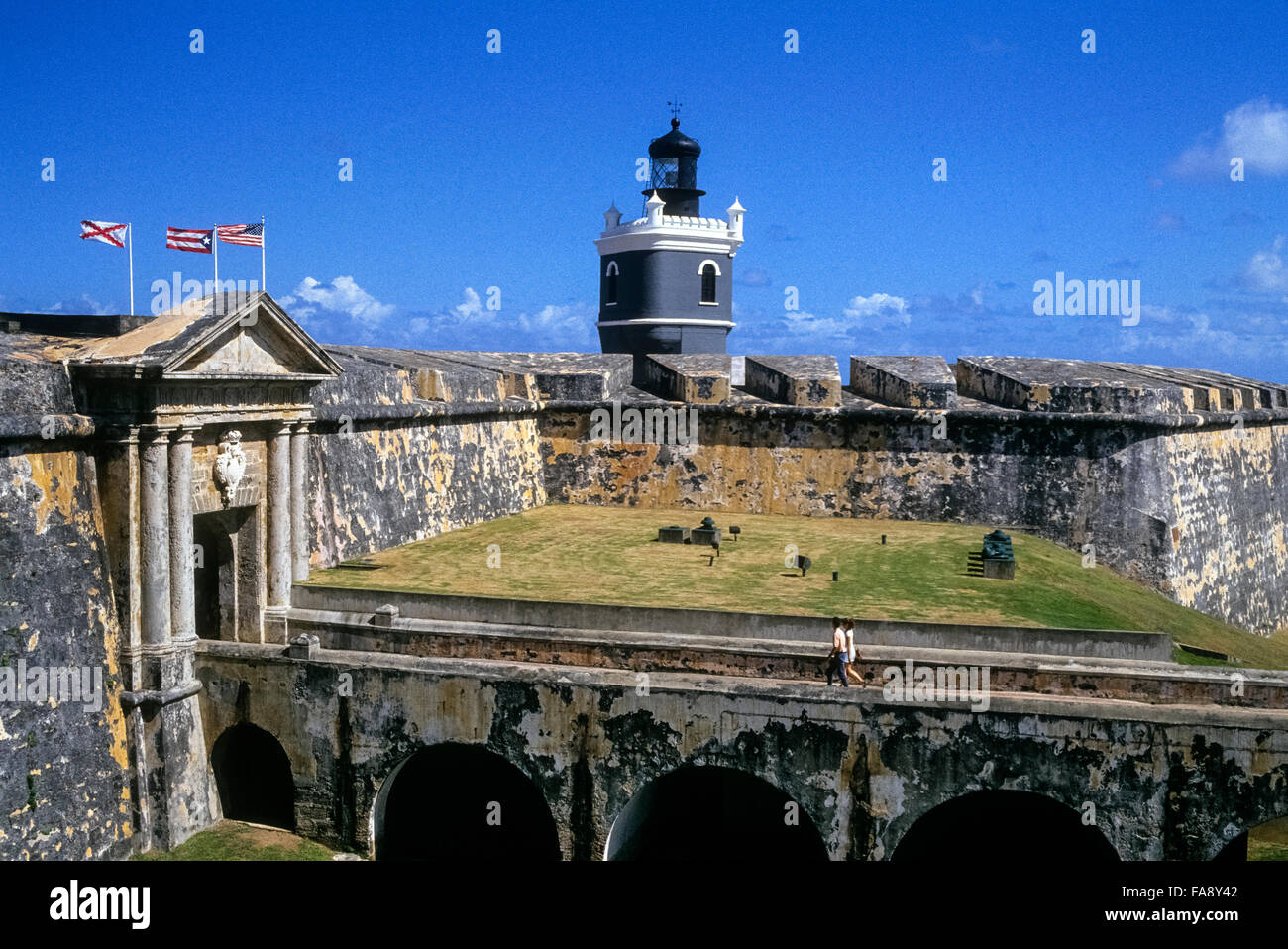 Die Festung Castillo de San Felipe del Morro entstand, während des 16. Jahrhunderts maritime Eindringlinge zu halten weg von der spanischen kolonialen Port von Old San Juan auf der karibischen Insel Puerto Rico, das ist jetzt ein Territorium der USA. Morro Castle wurde als eine nationale historische Site und ist eine große Attraktion für die Besucher nach San Juan, der Hauptstadt. Stockfoto