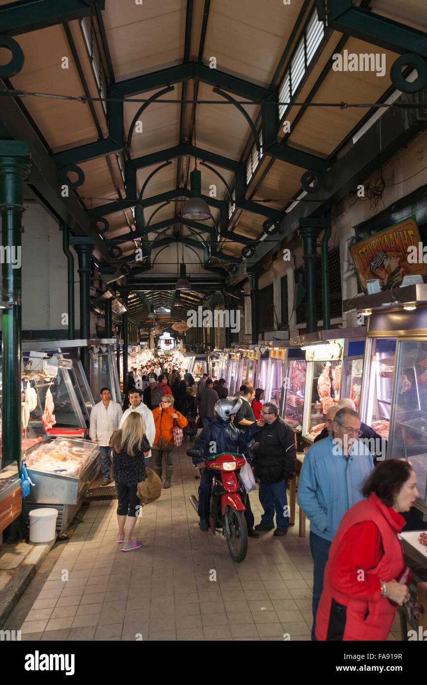 Zentralmarkt Athen Varvakios Agora oder Dimotiki Agora, traditionellen Markthallen verkaufen frischen Fisch, Fleisch und anderen Produkten Stockfoto