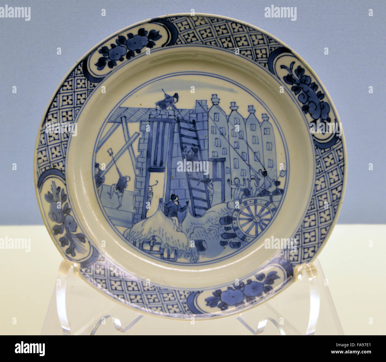 Blau-weißen Teller mit einer Szene der Rotterdam-Aufstände. Shanghai Museum. Stockfoto