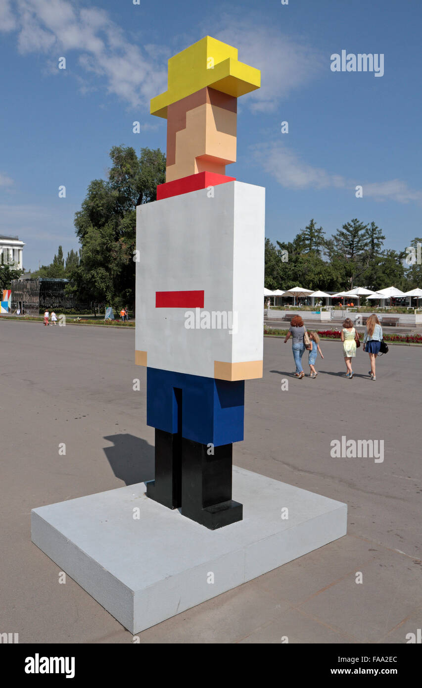Eines der "Freundschaft der Völker" Installation of8-Bit Spiel Pixel-ähnliche (Lego-artiger?) Skulpturen in WDNCh, Moskau, Russland. Stockfoto