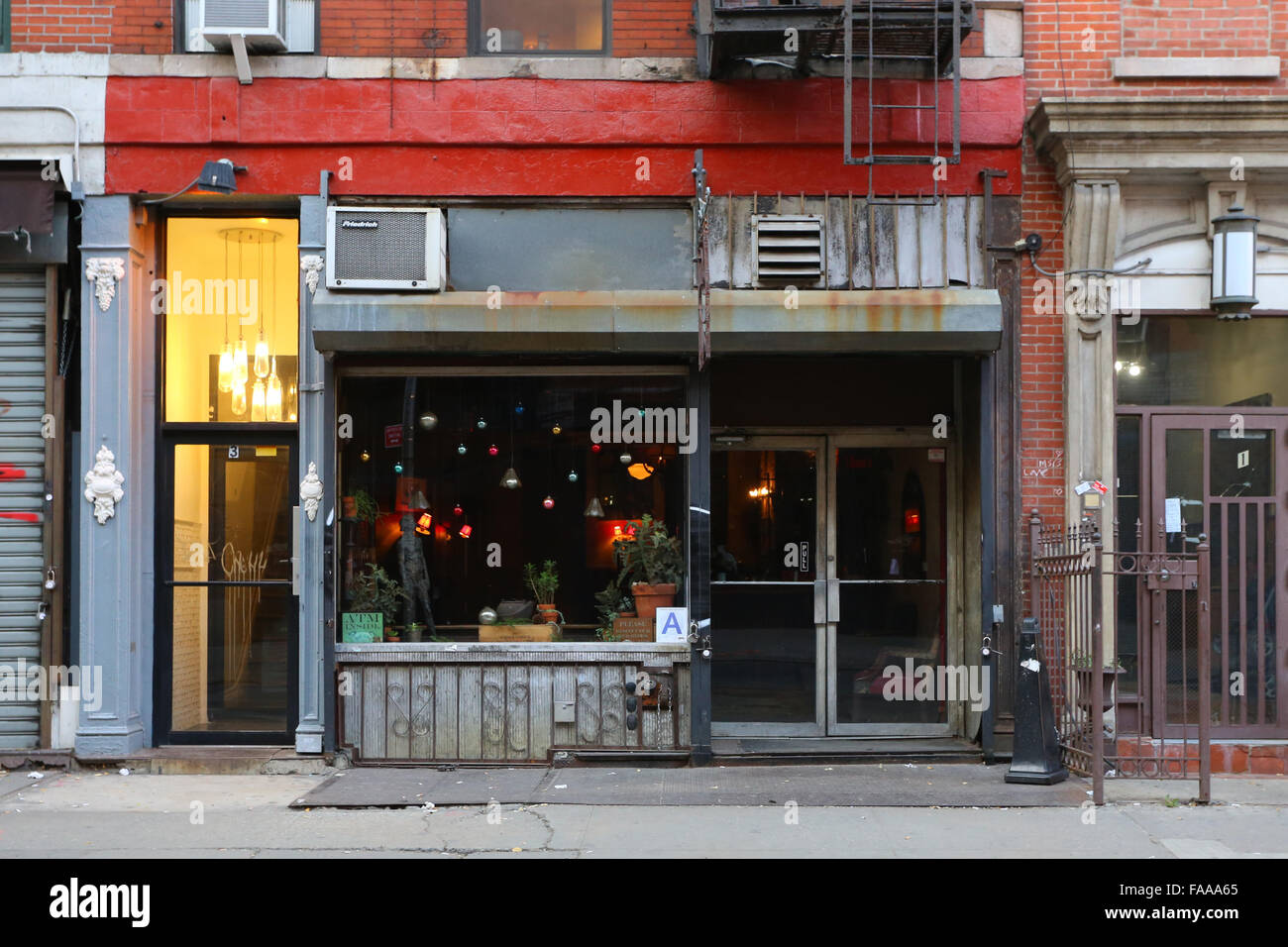 Von, 3 Bleecker Street, New York, NY. aussen Storefront, eine Bar, eine Lounge in der Noho Viertel von Manhattan. Stockfoto