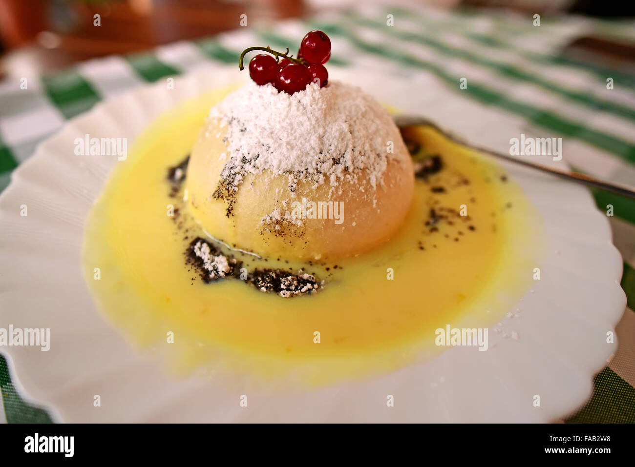 Knödel Hefekuchen, deutsche dessert Stockfoto