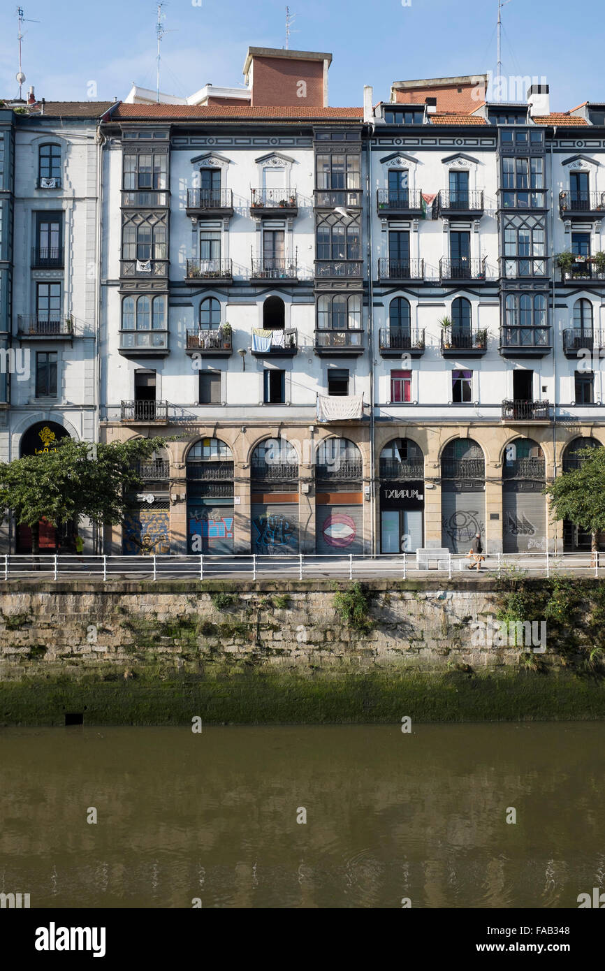 Riverside Gebäude Fluss Nervion Bilbao Spanien Stockfoto
