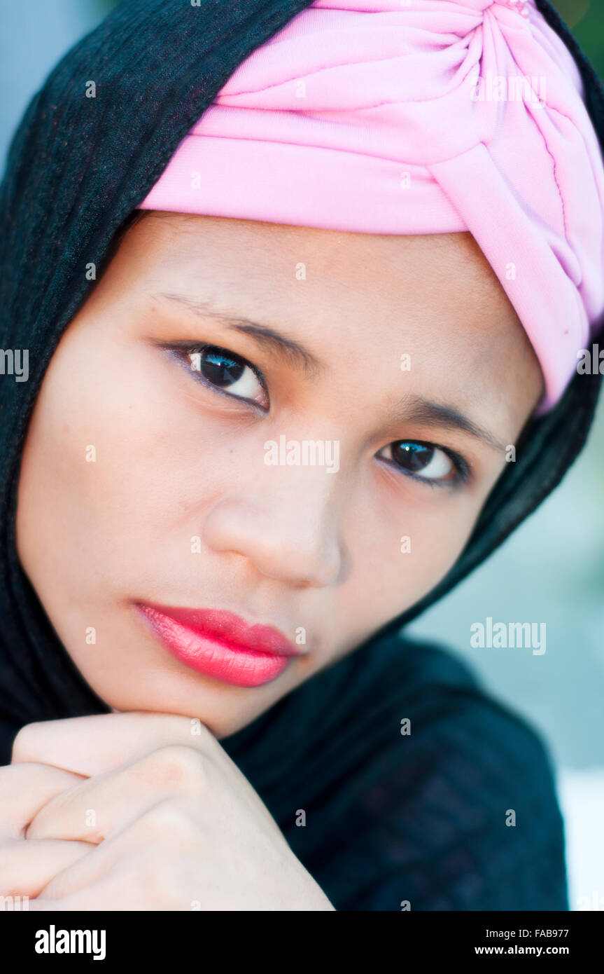 Porträt der jungen Asiatin islamischen Hijab zu tragen, vor Ort, Cebu, Philippinen Stockfoto