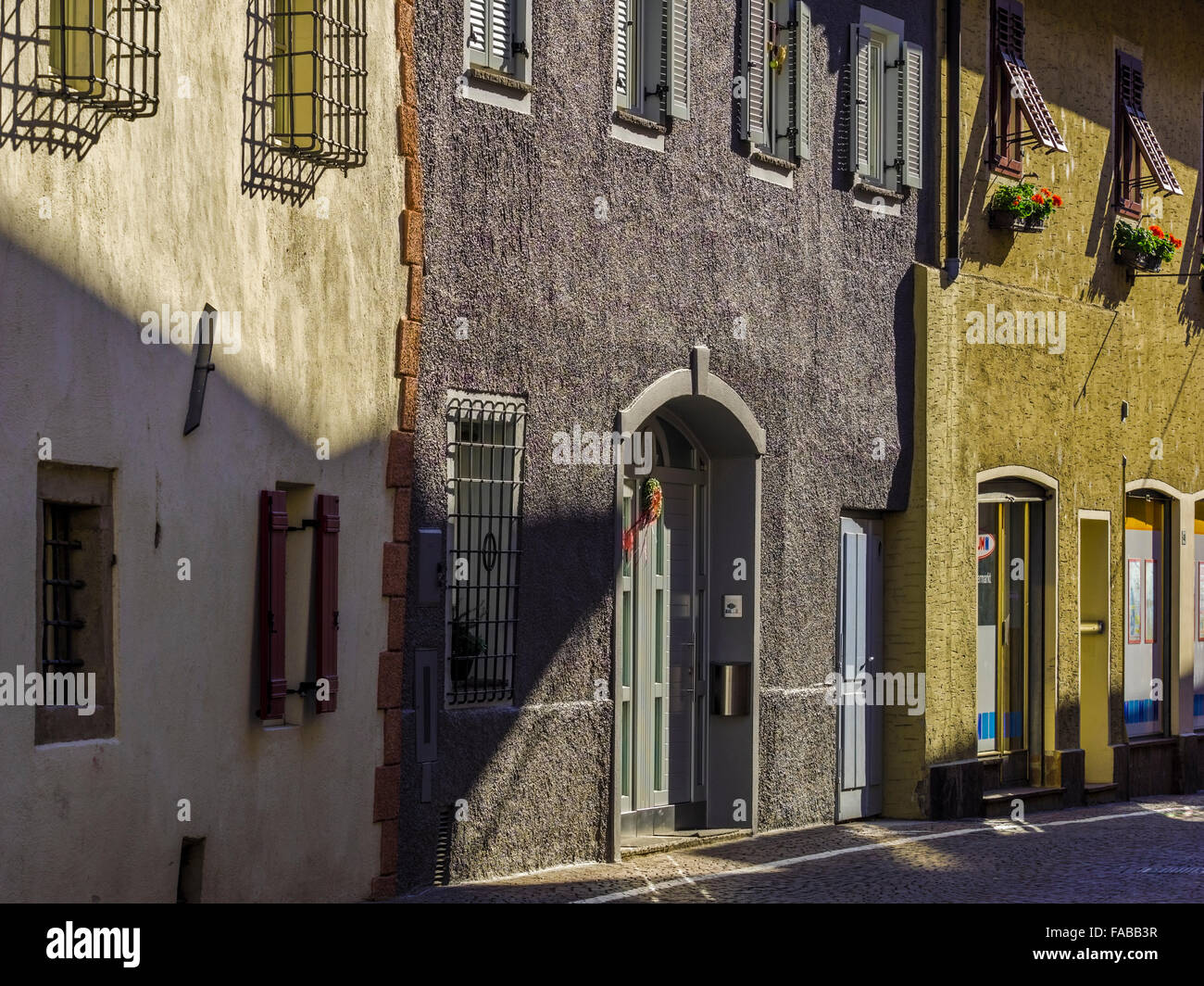 Straßenszenen in der Stadt Termeno Sulla Strada del Vino, Norditalien Stockfoto