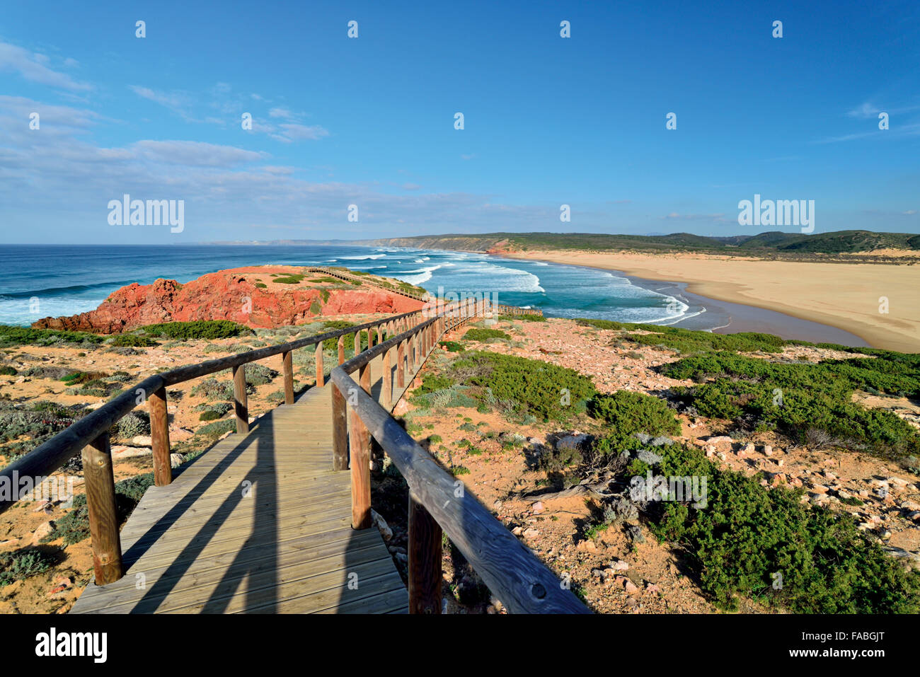 Portugal, Costa Vicentina: Hölzerne Pfad zum Strand Stockfoto