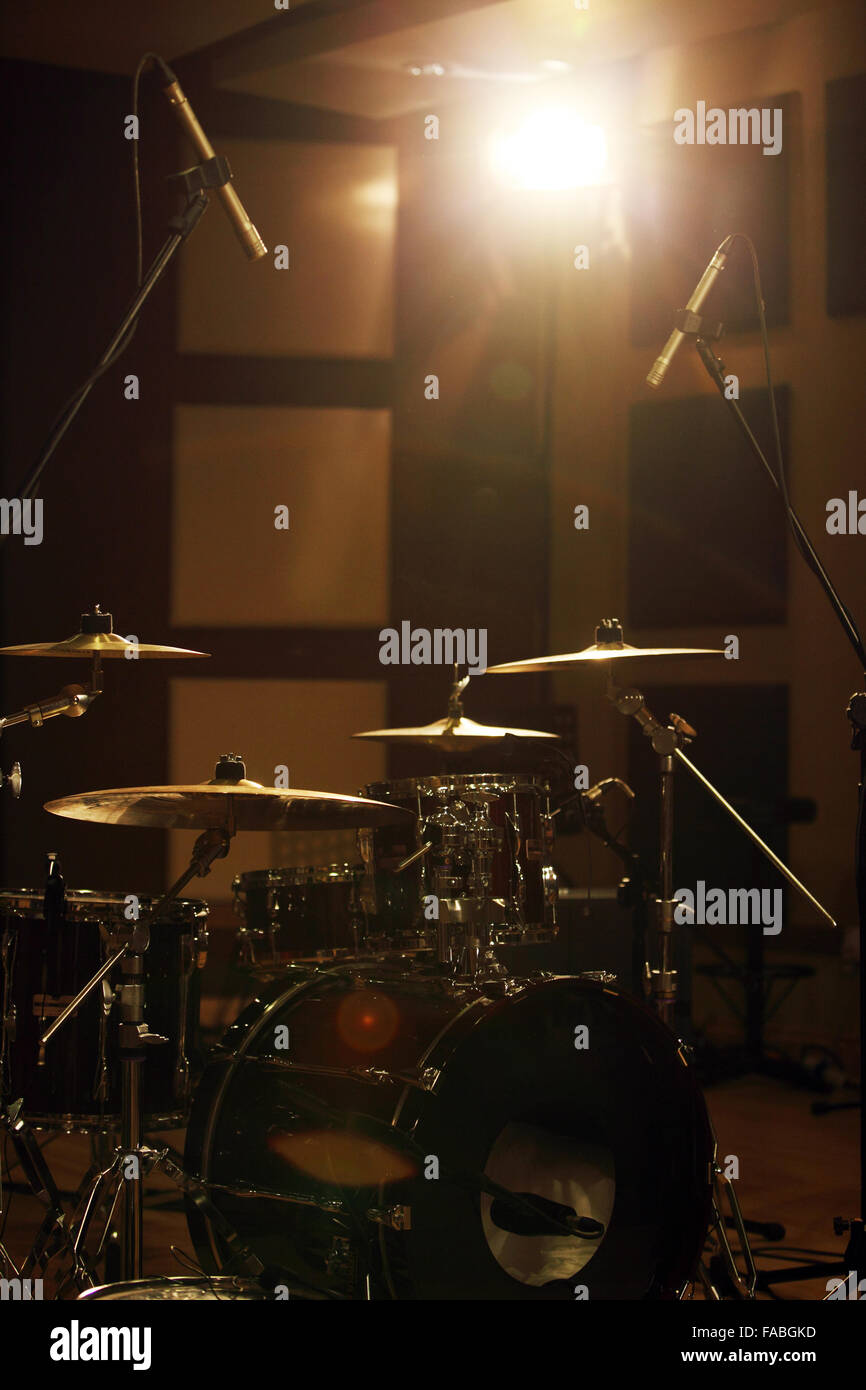 Drum-Set im Aufnahmeraum Stockfoto