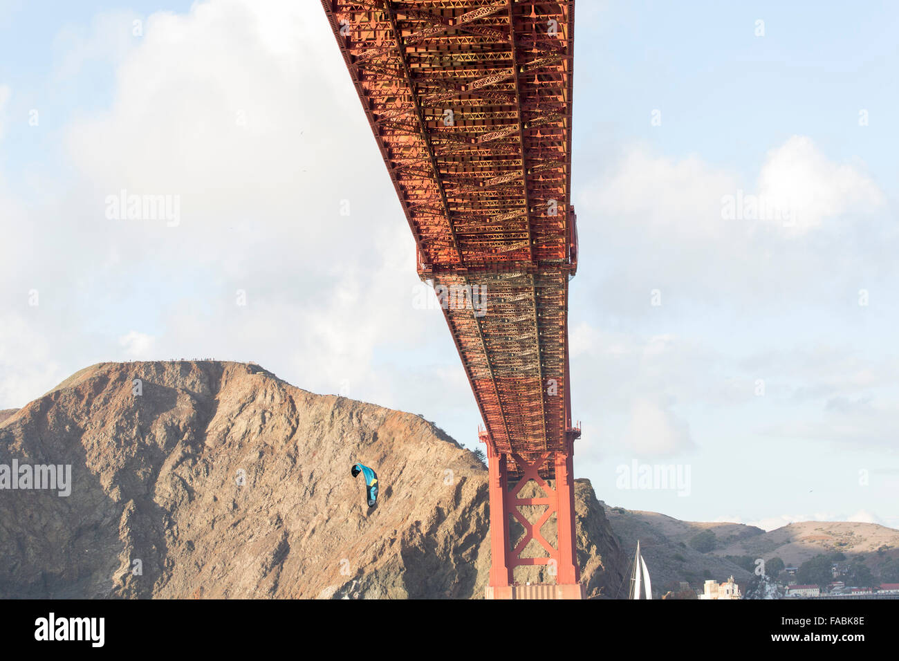 Unter der Golden Gate Bridge, San Francisco, Nordkalifornien, USA im Sonnenlicht am frühen Abend Stockfoto