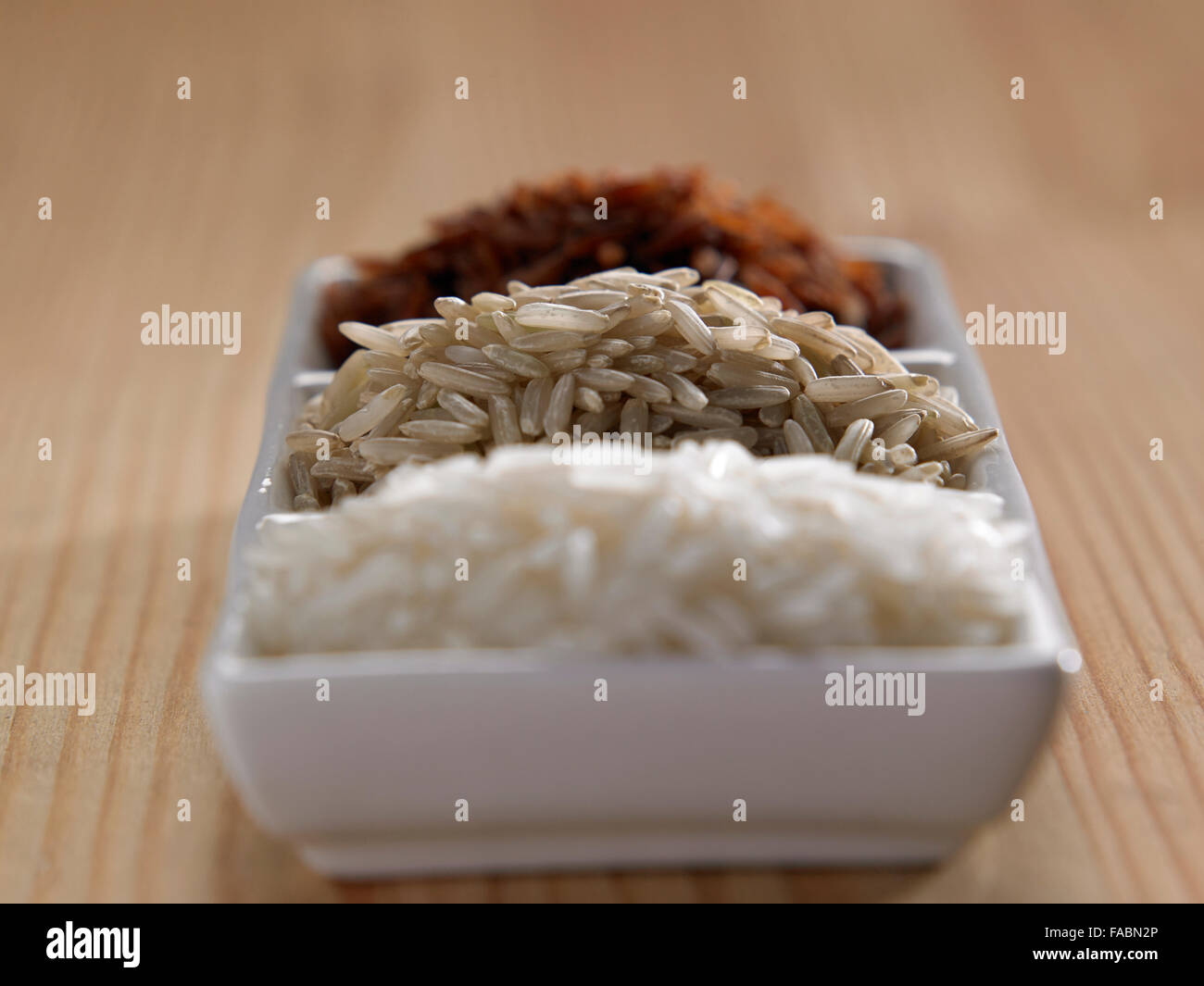 Variation von Reis in eine Untertasse Stockfoto