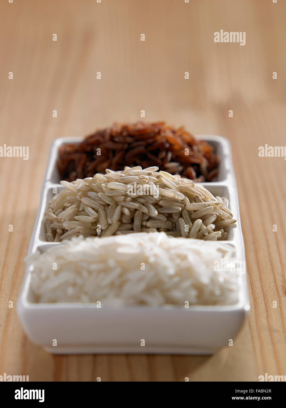 Variation von Reis in eine Untertasse Stockfoto