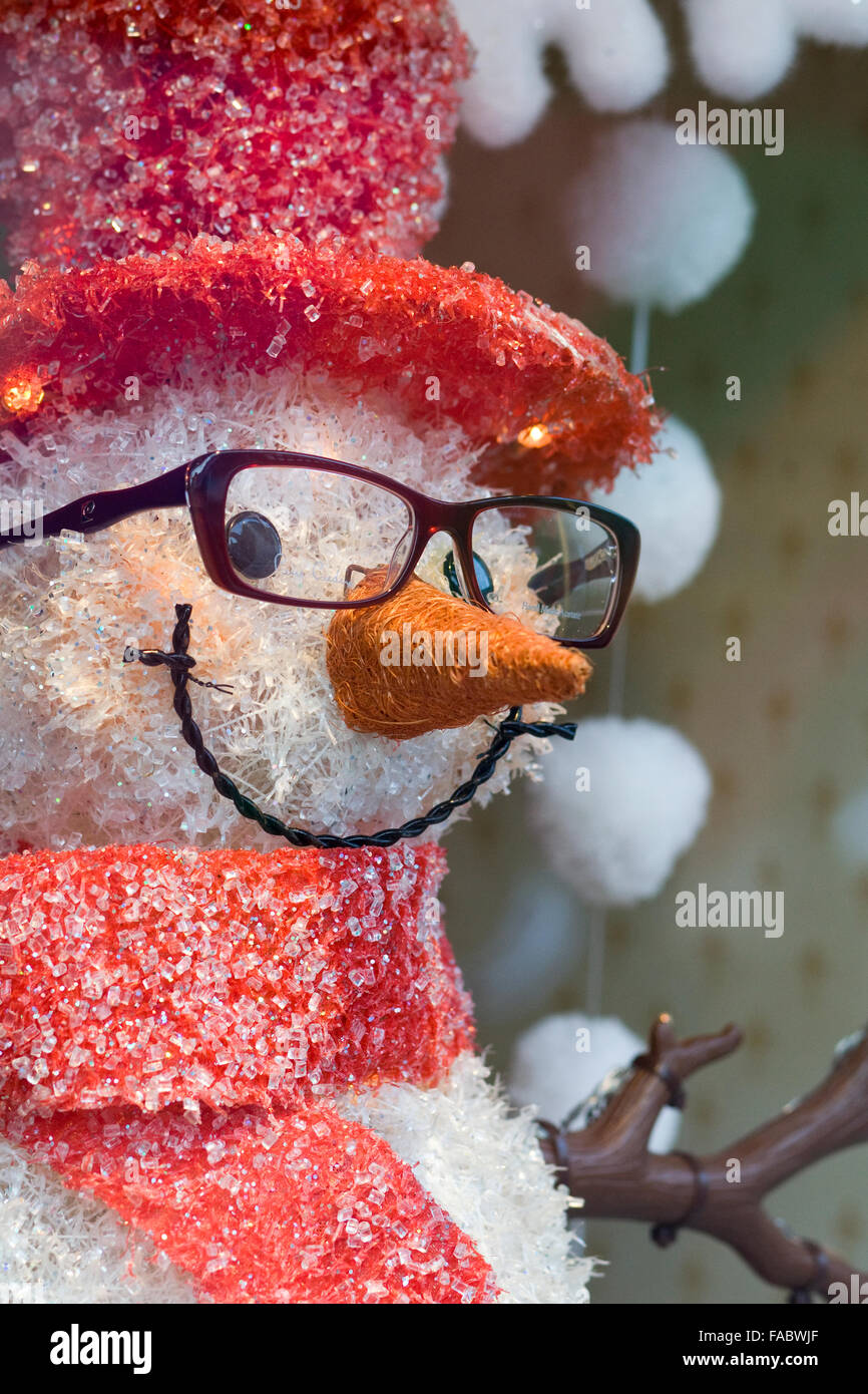 Schneemann in Gläsern von Lametta Weihnachtsschmuck Stockfoto