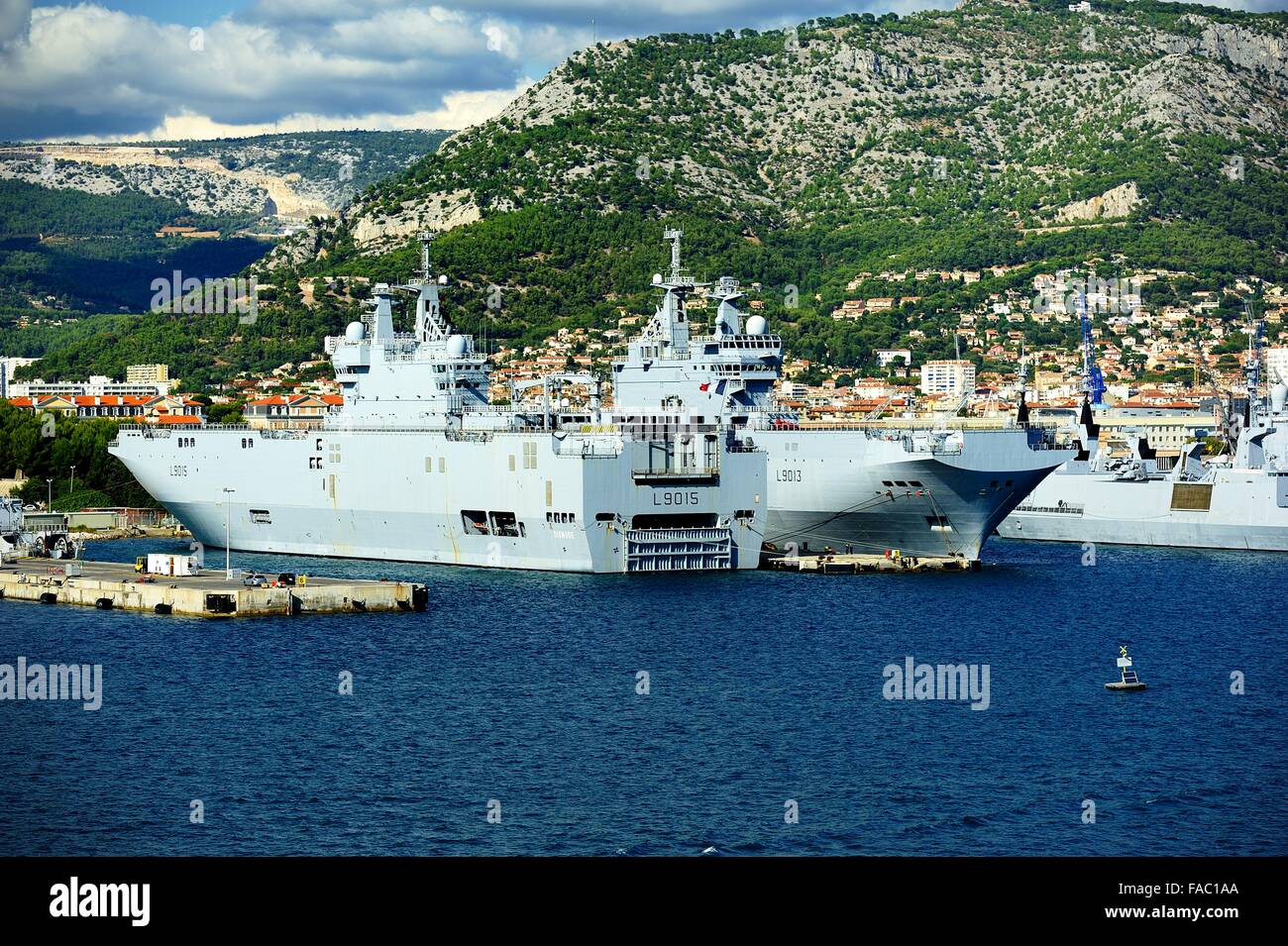 Schwester Schiffe der französischen Marine im Heimathafen