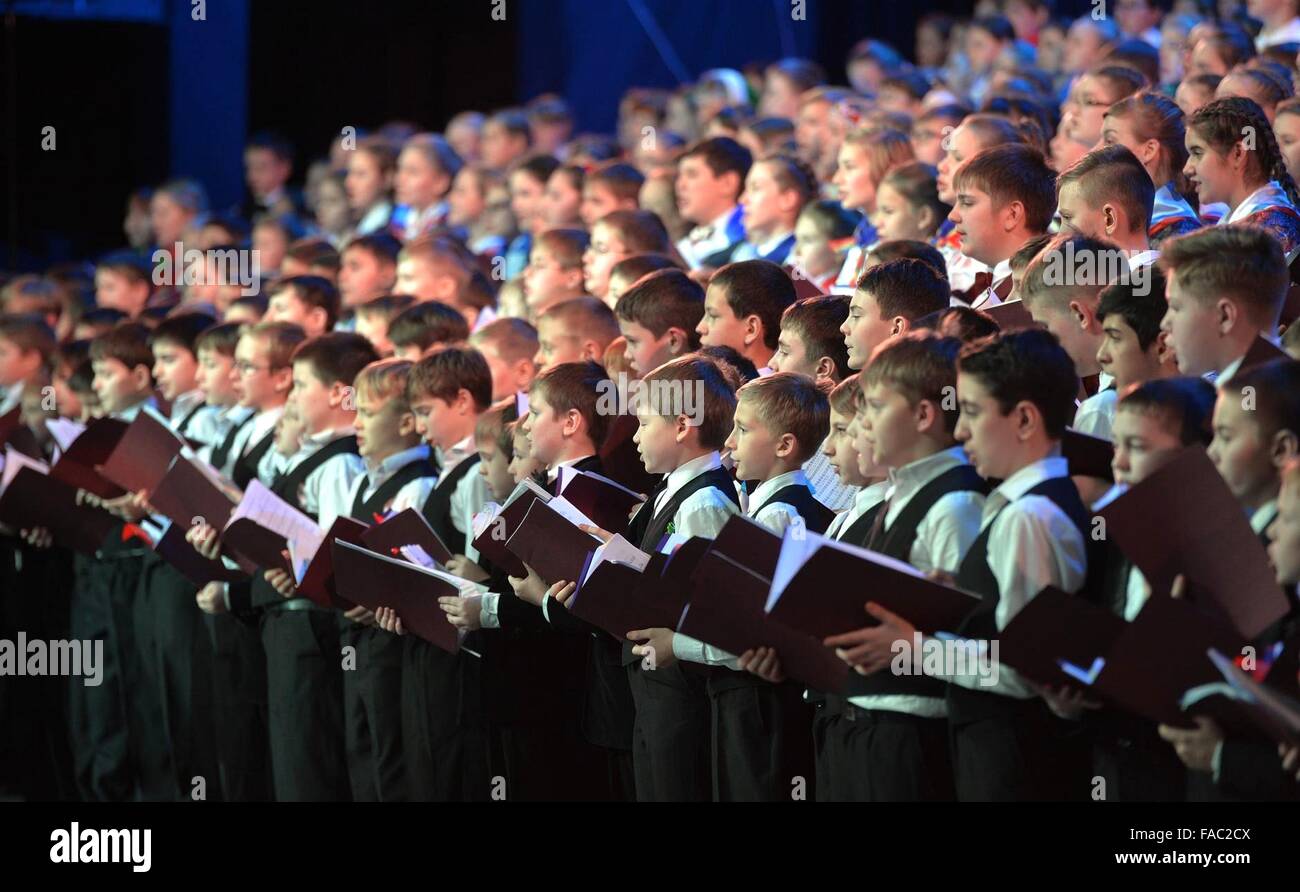 Die Kinder Chor von Russland während einer Weihnachtstag-Aufführung im Kremlpalast 25. Dezember 2015 in Moskau, Russland. Stockfoto