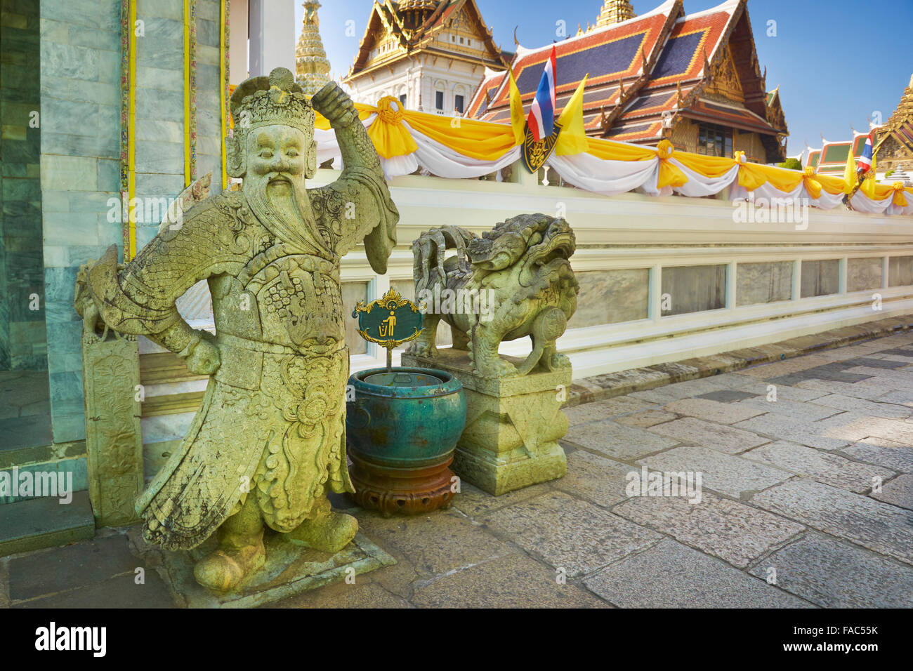 Thailand - Bangkok, Wat Phra Kaeo Tempel, Grand Palace, Steinstatue Stockfoto