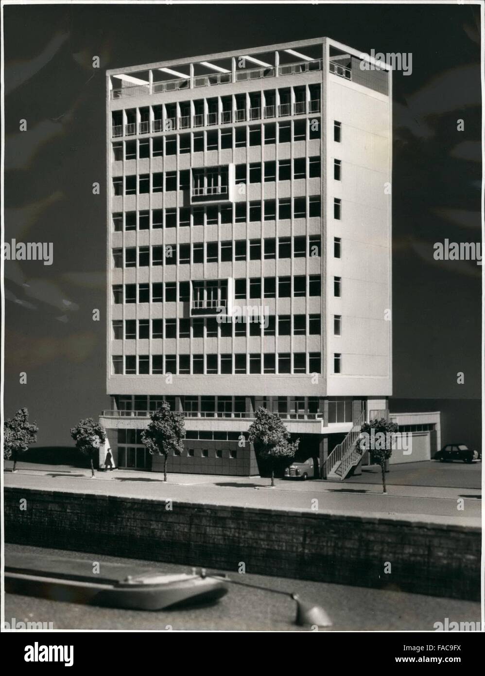 1968 - neue Bürogebäude für die nationalen Dock Arbeitsbehörde auf dem Albert-Ufer gegenüber der Tate Gallery von Frederick Gibberd.The Gebäude entworfen ist der Stahlbetonbau meist vorgefertigt und mit Portland (Naturstein) konfrontiert. Das Ingenieurbüro ist Felix Samuely. Frederick Gibberd C.B.E. F.R.I.B.A. M.T.P.I. 8 Percy Street, W. © Keystone Bilder USA/ZUMAPRESS.com/Alamy Live-Nachrichten Stockfoto