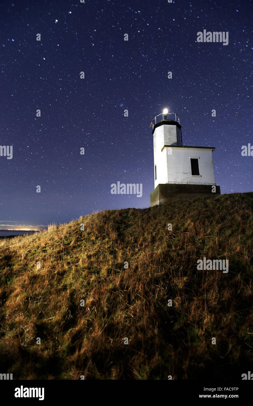 Vieh Point Leuchtturm unter Sternenhimmel, San Juan Island, San Juan County, Washington, USA Stockfoto