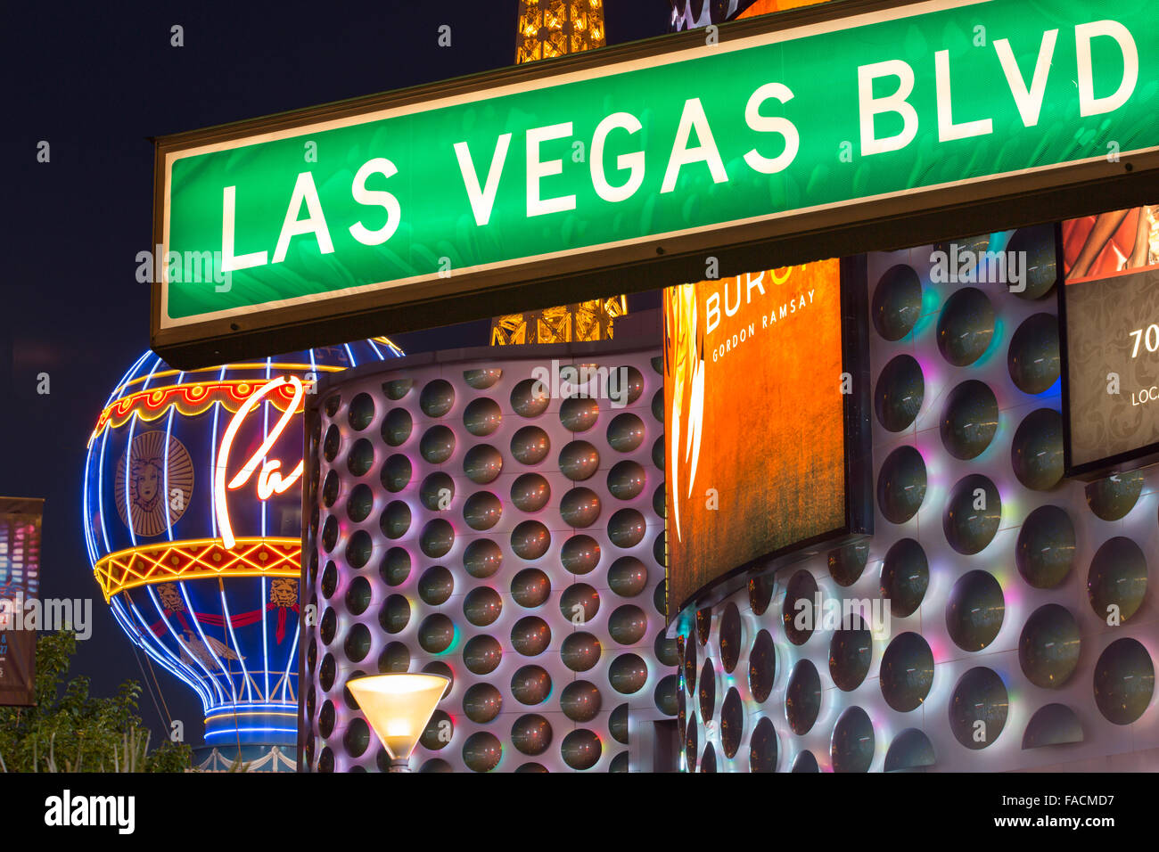 Las Vegas Boulevard in der Abenddämmerung, Las Vegas, Nevada, USA, wohl am meisten unhaltbar Stadt der Welt, nutzt es Unmengen Stockfoto