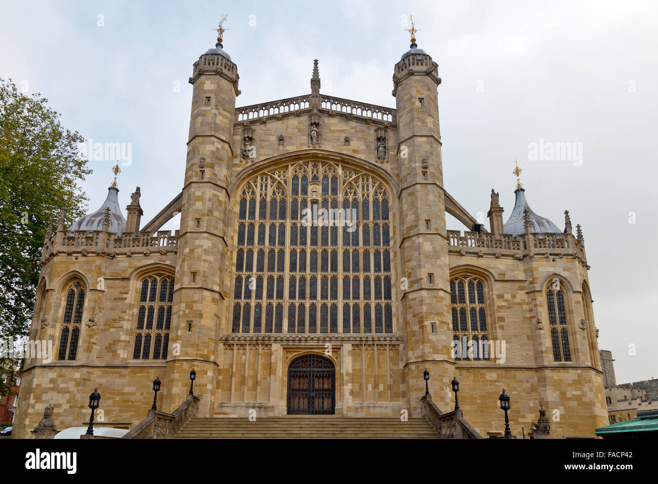 Die West-Tür von Str. Georges Kapelle an Windsor Castle, Berkshire, England, UK Stockfoto