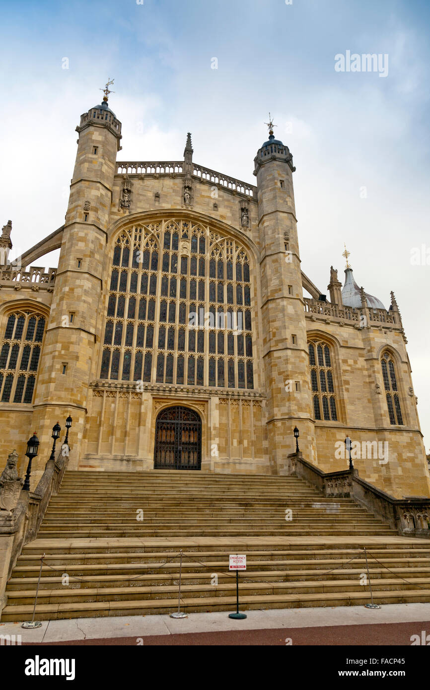 Die West-Tür von Str. Georges Kapelle an Windsor Castle, Berkshire, England, UK Stockfoto