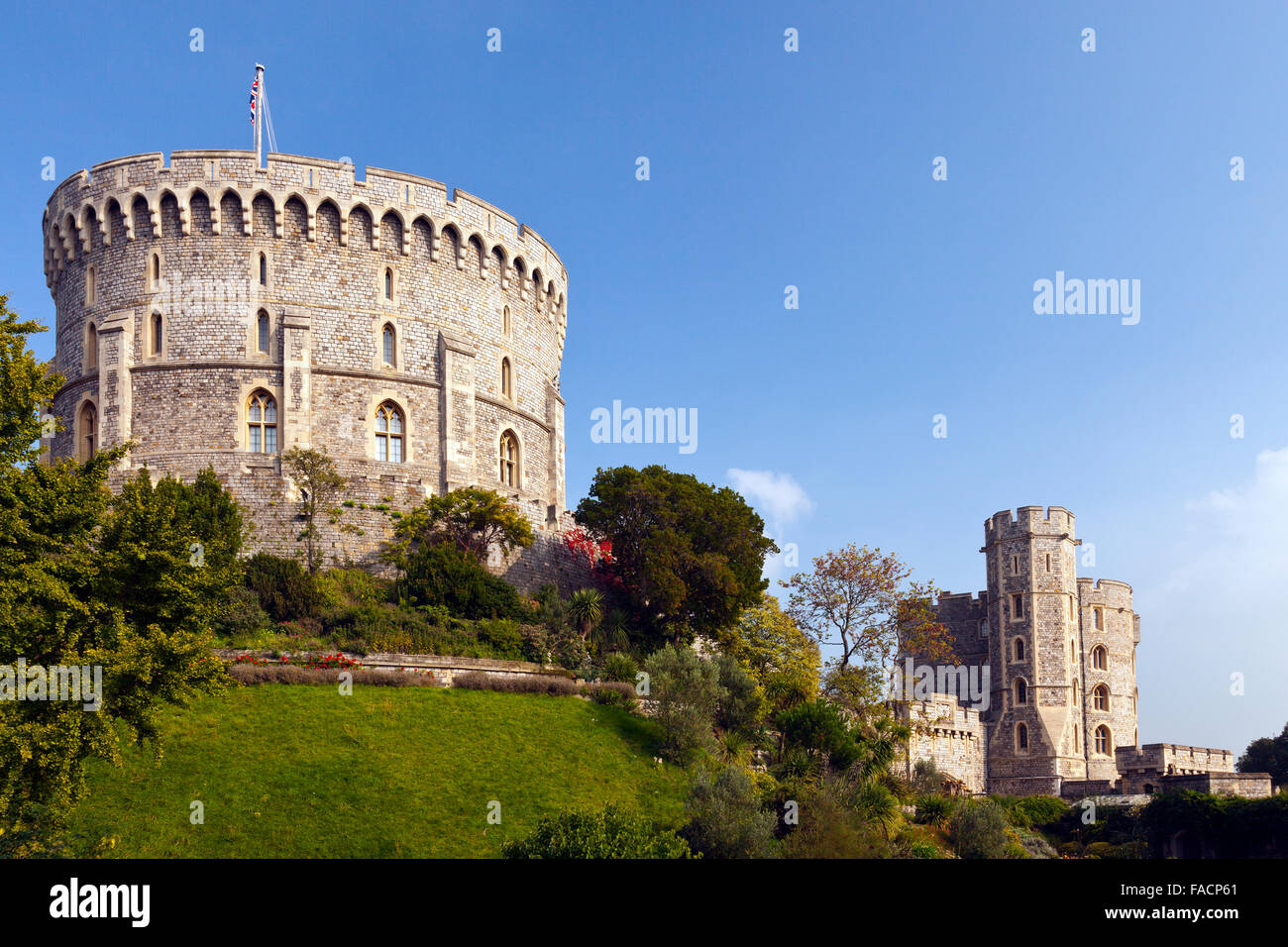 Der Runde (links) und König Edward III (rechts) Türme an Windsor Castle, Berkshire, England, UK Stockfoto