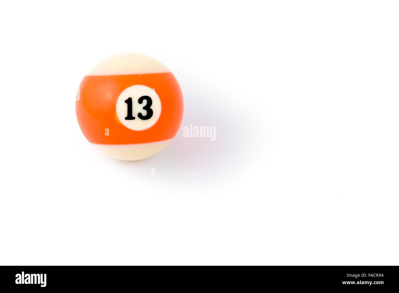 Billardkugel dreizehn isoliert auf weißem Hintergrund Stockfoto