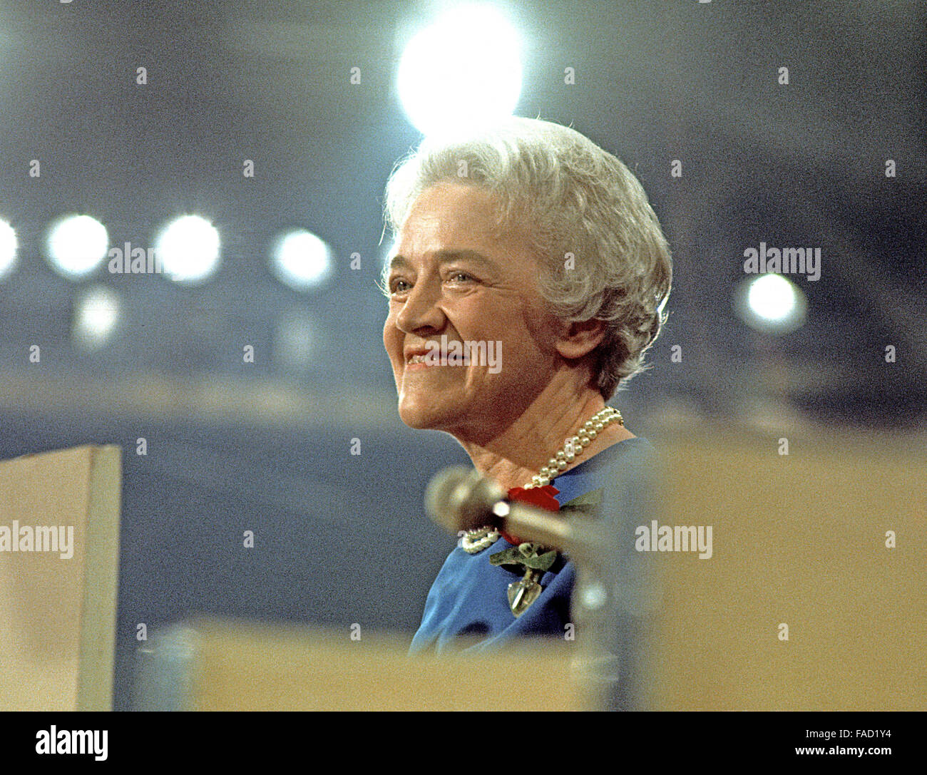 Vereinigte Staaten Senator Margaret Chase Smith (Republikanische von Maine) spricht in der ersten Nacht von 1972 Republican National Convention in Miami Beach Convention Center in Miami Beach, Florida am 21. August 1972. Bei der 1964 Republican National Convention in San Francisco, Kalifornien machte Senator Smith Geschichte indem er die erste Frau, die ihren Namen in der Nominierung für die Präsidentschaft der Vereinigten Staaten auf eine große politische Partei Convention platziert haben. Bildnachweis: Arnie Sachs/CNP - kein Draht-Dienst- Stockfoto