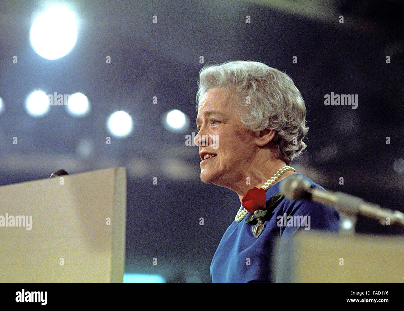 Vereinigte Staaten Senator Margaret Chase Smith (Republikanische von Maine) spricht in der ersten Nacht von 1972 Republican National Convention in Miami Beach Convention Center in Miami Beach, Florida am 21. August 1972. Bei der 1964 Republican National Convention in San Francisco, Kalifornien machte Senator Smith Geschichte indem er die erste Frau, die ihren Namen in der Nominierung für die Präsidentschaft der Vereinigten Staaten auf eine große politische Partei Convention platziert haben. Bildnachweis: Arnie Sachs/CNP - kein Draht-Dienst- Stockfoto