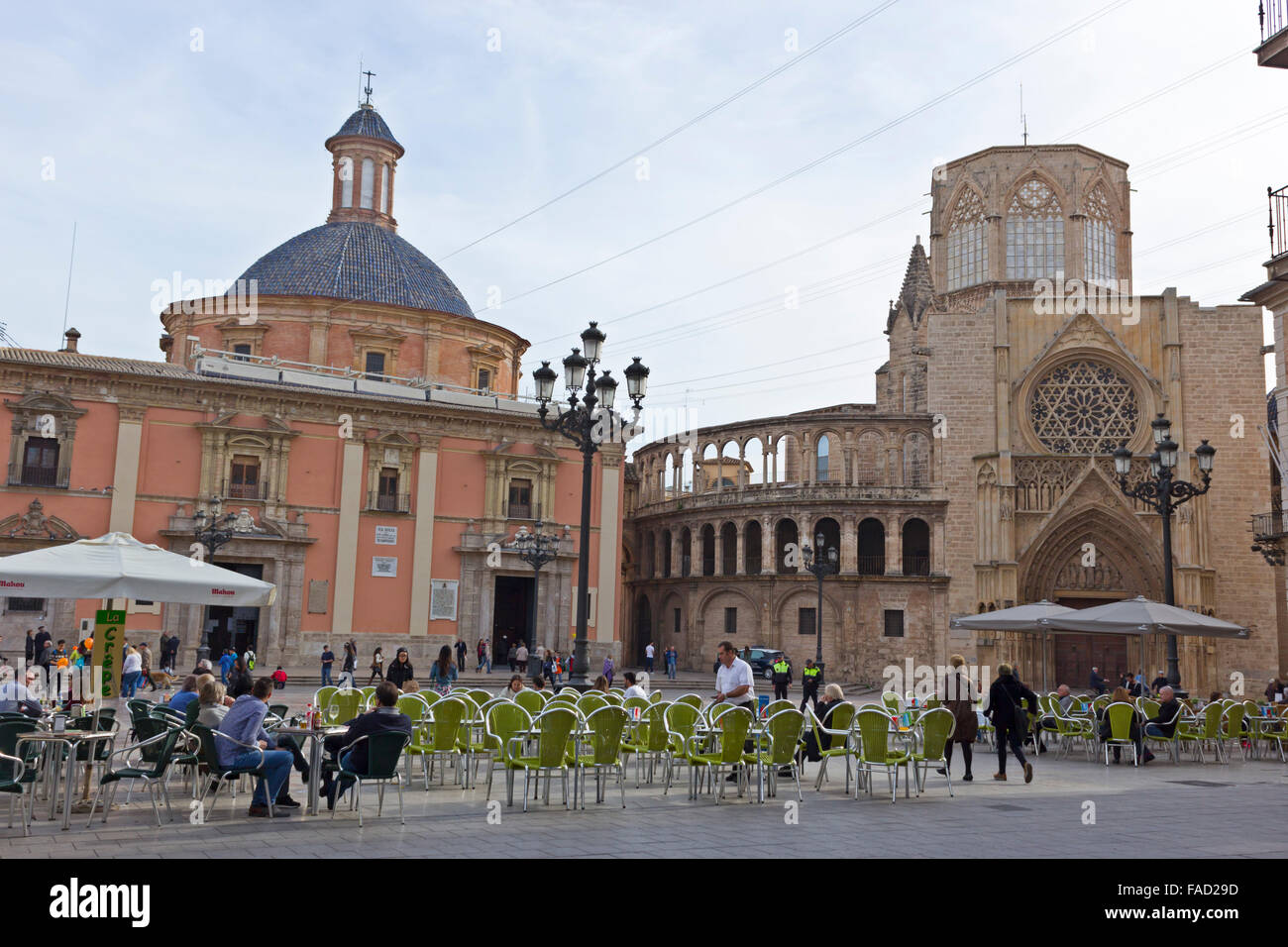 Valencia, Spanien.  Westliche Sicht von unserer lieben Frau Platz von The Metropolitan Kathedrale-Basilika Stockfoto