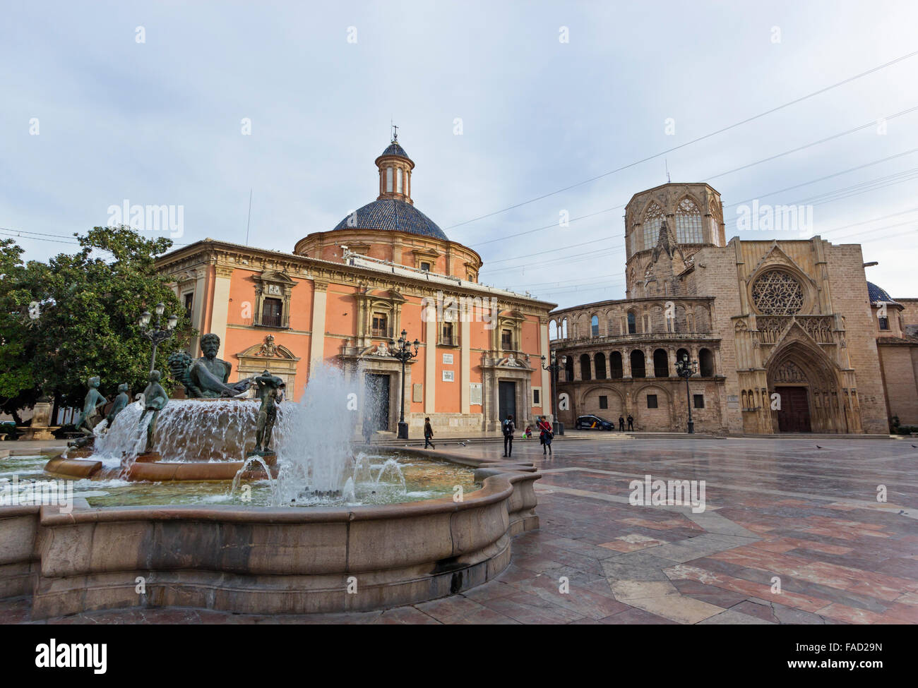 Valencia, Spanien.  Westliche Sicht von unserer lieben Frau Platz von The Metropolitan Kathedrale-Basilika Stockfoto
