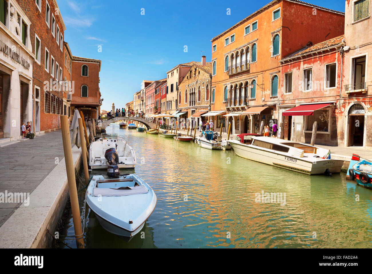 Kanal der Fondamente dei Vetrai mit festgemachten Boote, Lagune Insel Murano, Veneto, Venedig, UNESCO Stockfoto