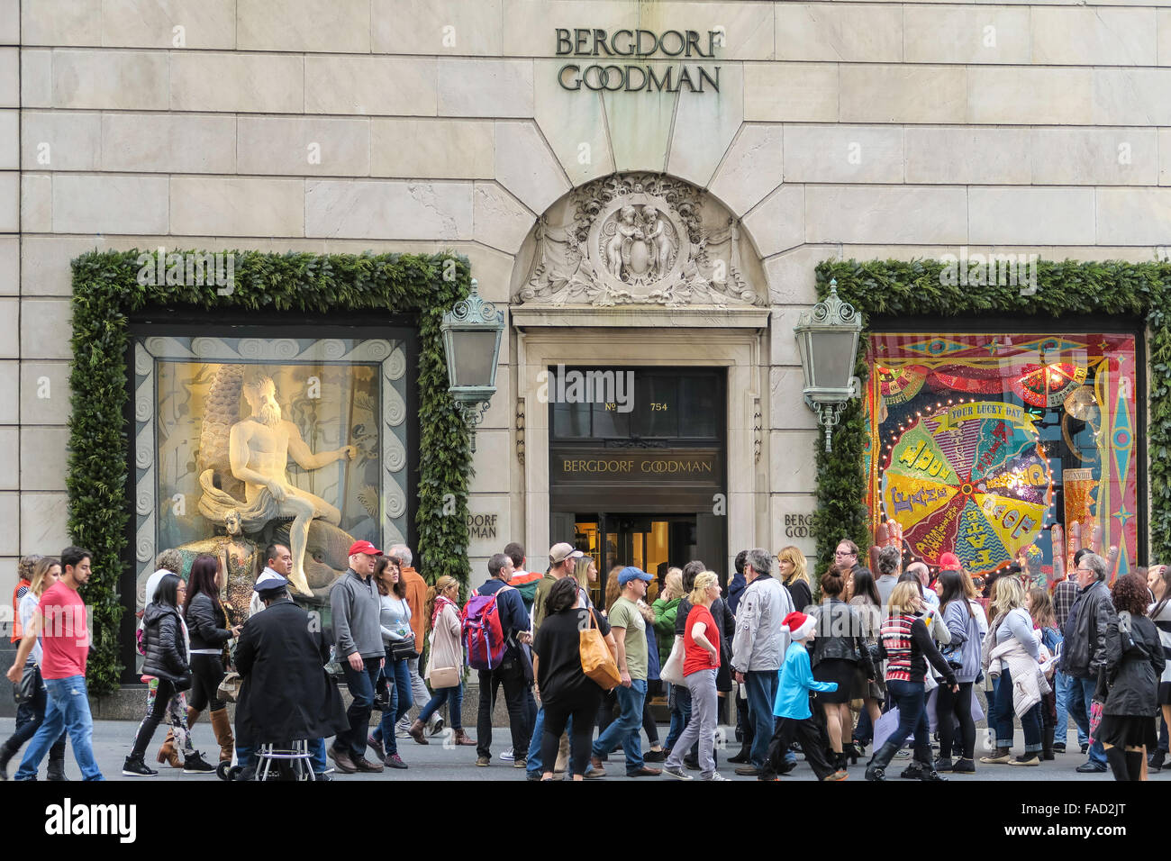Fifth Avenue dekoriert für die Ferienzeit, NYC Stockfoto