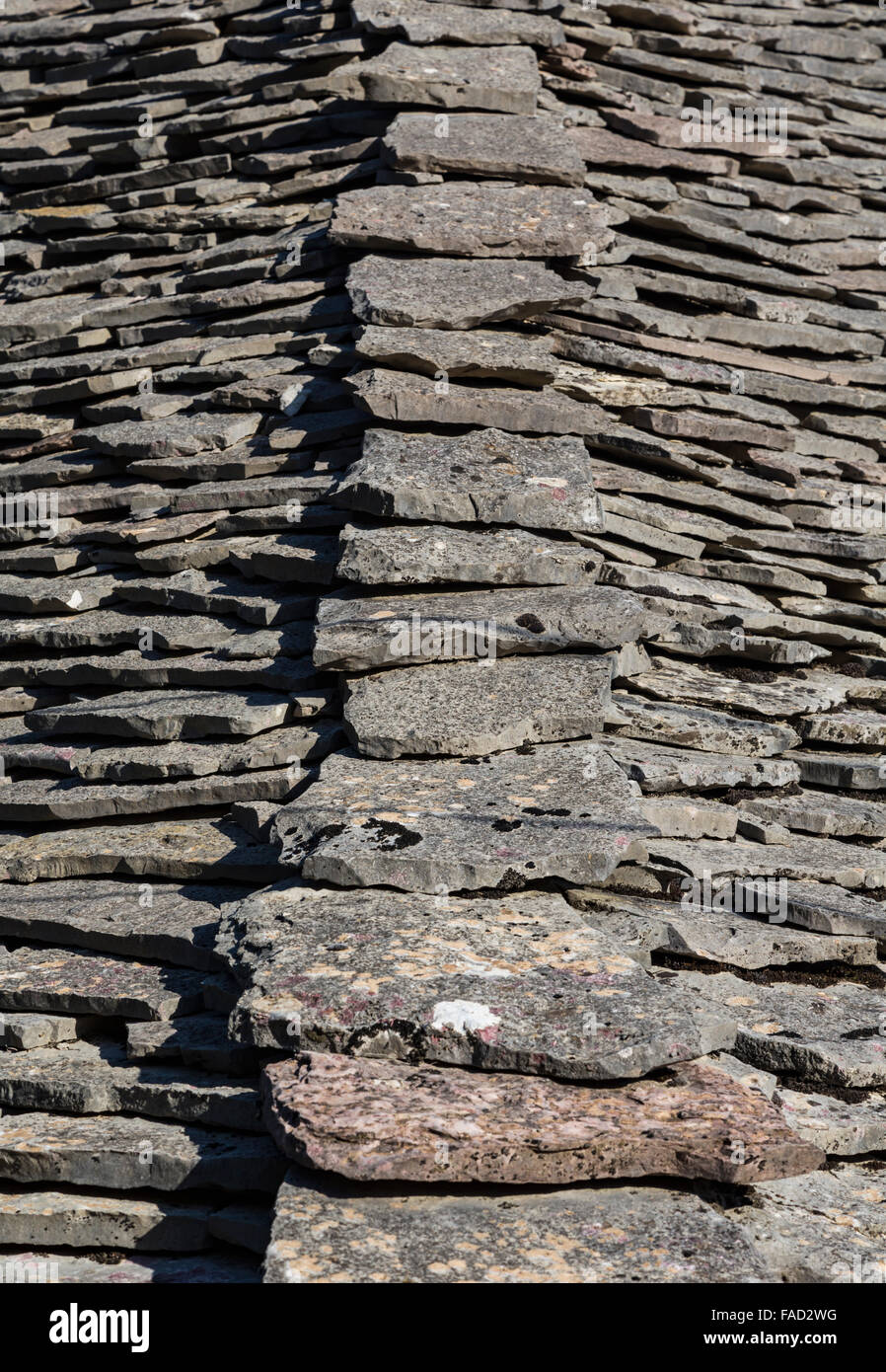 Gjirokastra oder Pogradec, Albanien. Typische Stein Dächer in der Altstadt. Gjirokastra ist ein UNESCO-Weltkulturerbe. Stockfoto
