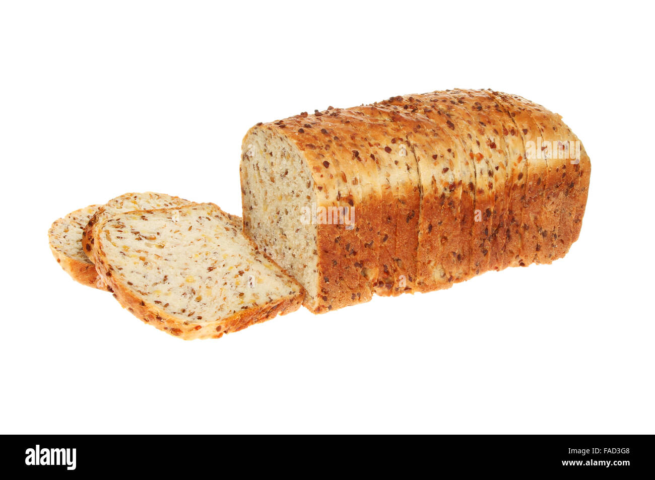 In Scheiben geschnittene Soja und Leinsamen Brot Laib isoliert gegen weiß Stockfoto