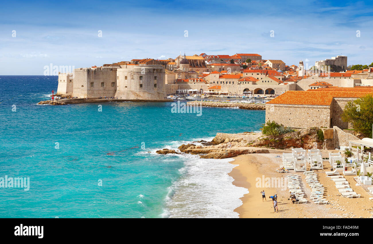 Dubrovnik, Blick auf Hafen und Strand in Dubrovnik, Kroatien Stockfoto