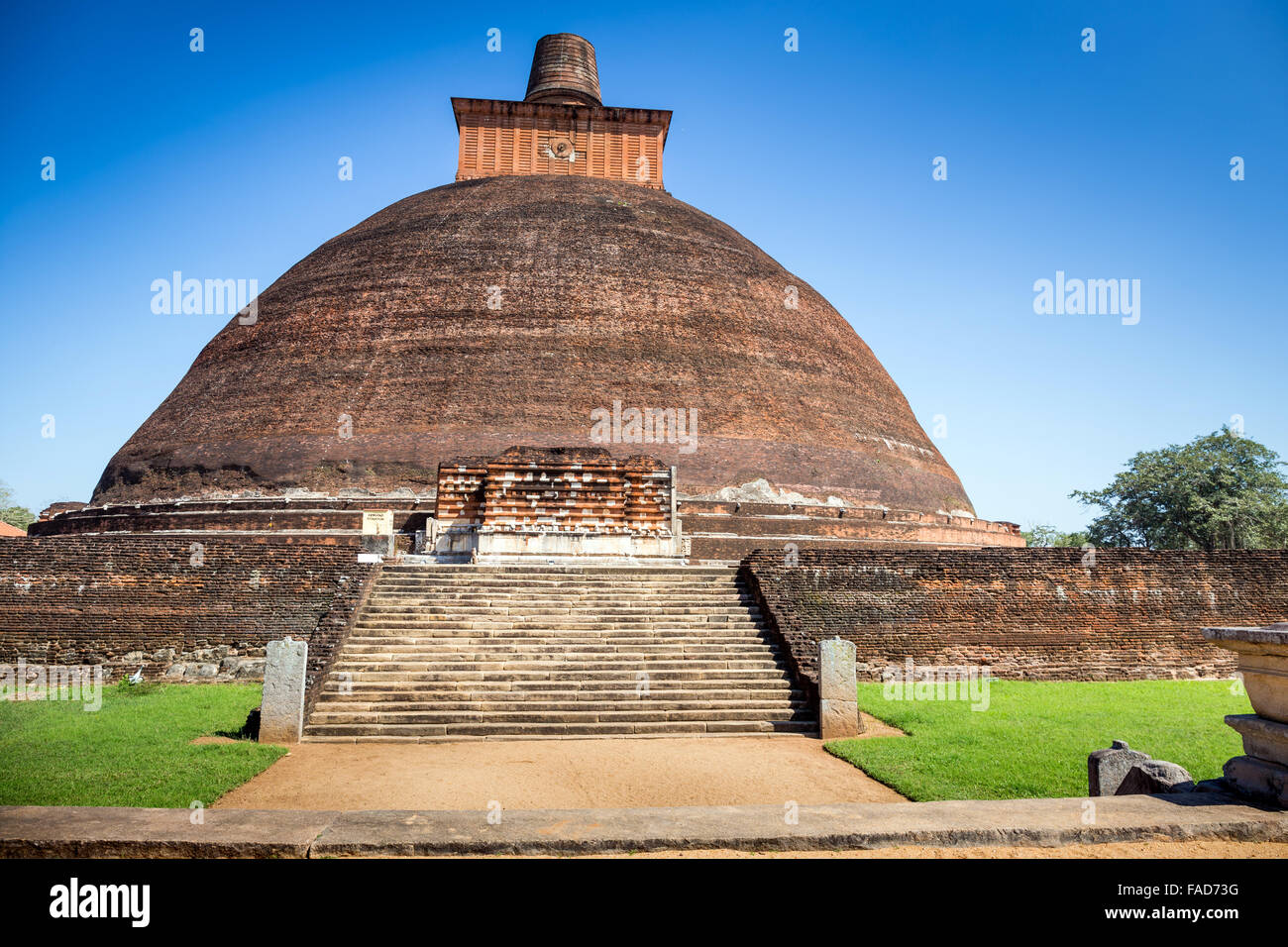 Jetavanaramaya Dagoba in den Ruinen des Jetavana, UNESCO-Weltkulturerbe, Anuradhapura, Sri Lanka, Asien Stockfoto