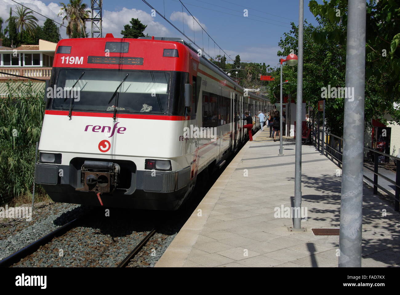 Zug am Bahnhof Torreblanca, Fuengirola, Spanien Stockfoto
