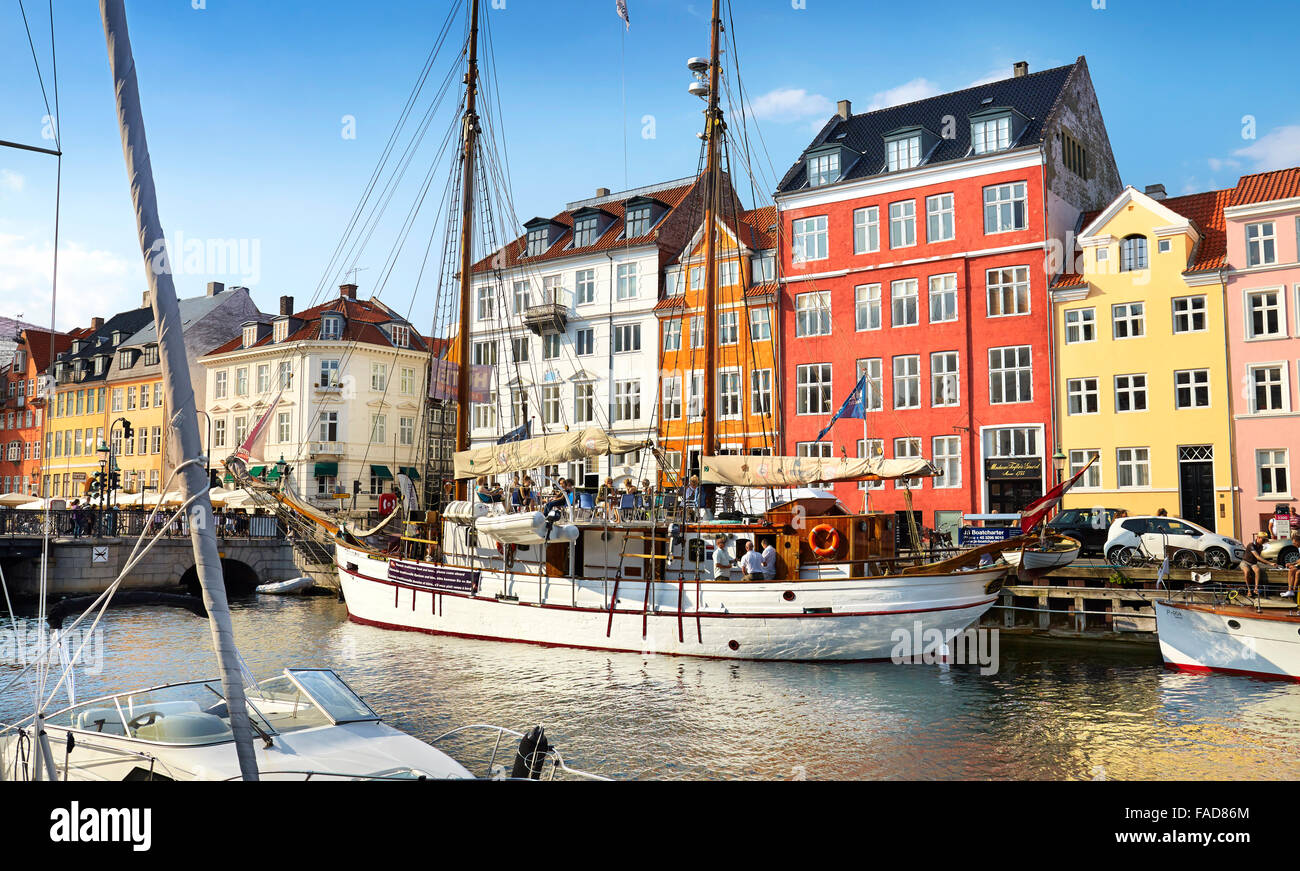 Copenhagen Altstadt, Dänemark - die Schiffe ankern in Nyhavn Kanal Stockfoto