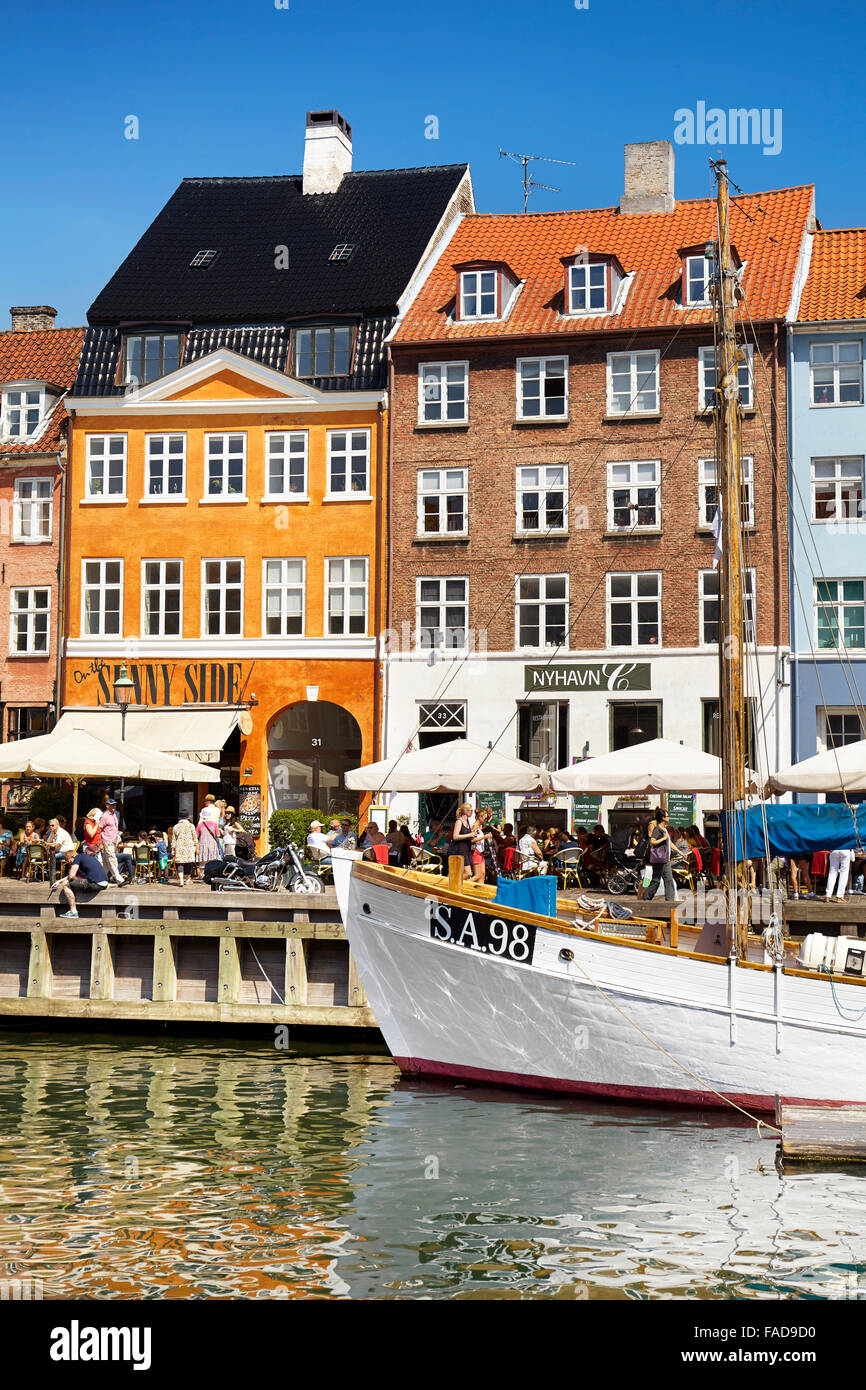 Das Boot im Hafen von Nyhavn, Kopenhagen, Dänemark Stockfoto