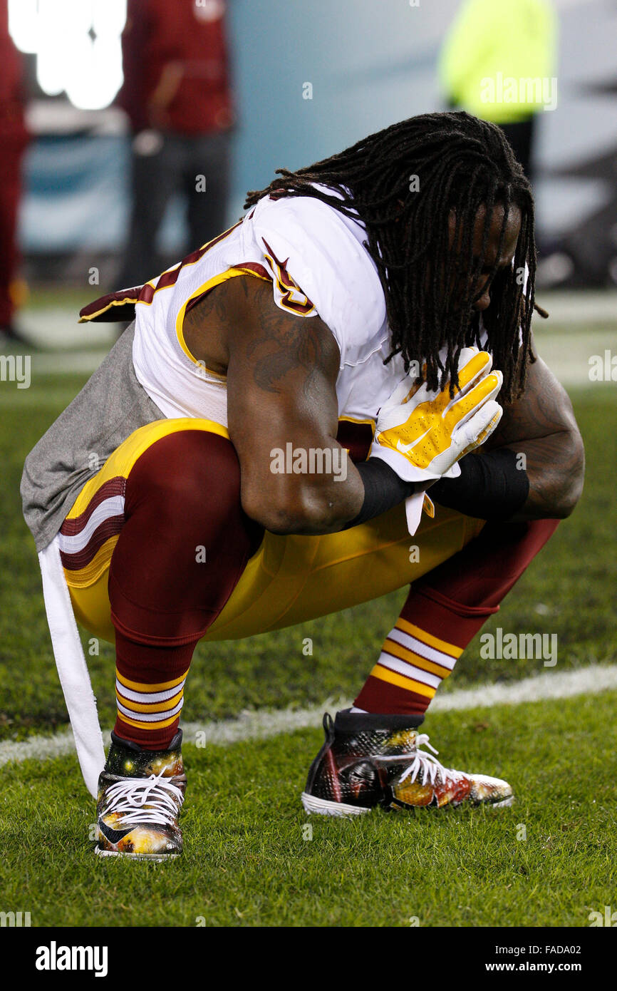 26. Dezember 2015: Washington Redskins defensive Tackle Ricky Jean Francois (99) erstreckt sich während der Warm-ups vor dem NFL-Spiel zwischen den Washington Redskins und die Philadelphia Eagles am Lincoln Financial Field in Philadelphia, Pennsylvania. Die Washington Redskins gewann 38-24 der NFC East zu gewinnen. Christopher Szagola/CSM Stockfoto