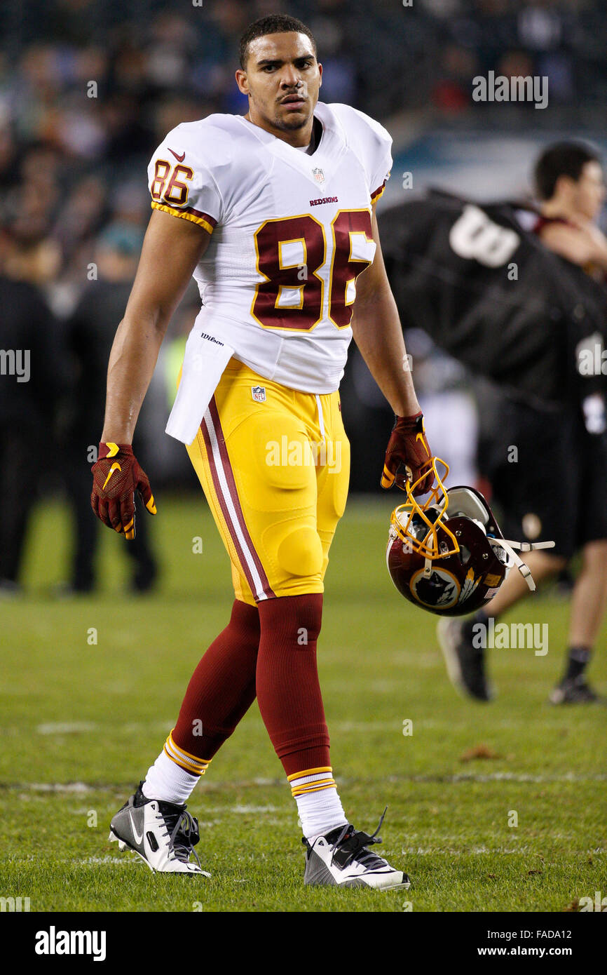 26. Dezember 2015: Washington Redskins-Tight-End Jordan Reed (86) blickt auf während der Warm-ups vor dem NFL-Spiel zwischen den Washington Redskins und die Philadelphia Eagles am Lincoln Financial Field in Philadelphia, Pennsylvania. Die Washington Redskins gewann 38-24 der NFC East zu gewinnen. Christopher Szagola/CSM Stockfoto