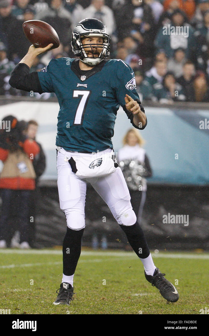 26. Dezember 2015: Philadelphia Eagles-quarterback Sam Bradford (7) in Aktion während der NFL-Spiel zwischen den Washington Redskins und die Philadelphia Eagles am Lincoln Financial Field in Philadelphia, Pennsylvania. Die Washington Redskins gewann 38-24 der NFC East zu gewinnen. Christopher Szagola/CSM Stockfoto