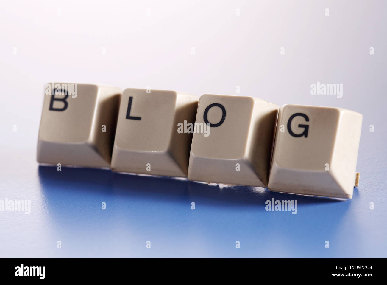 Wort Blog auf blauem Hintergrund Stockfoto