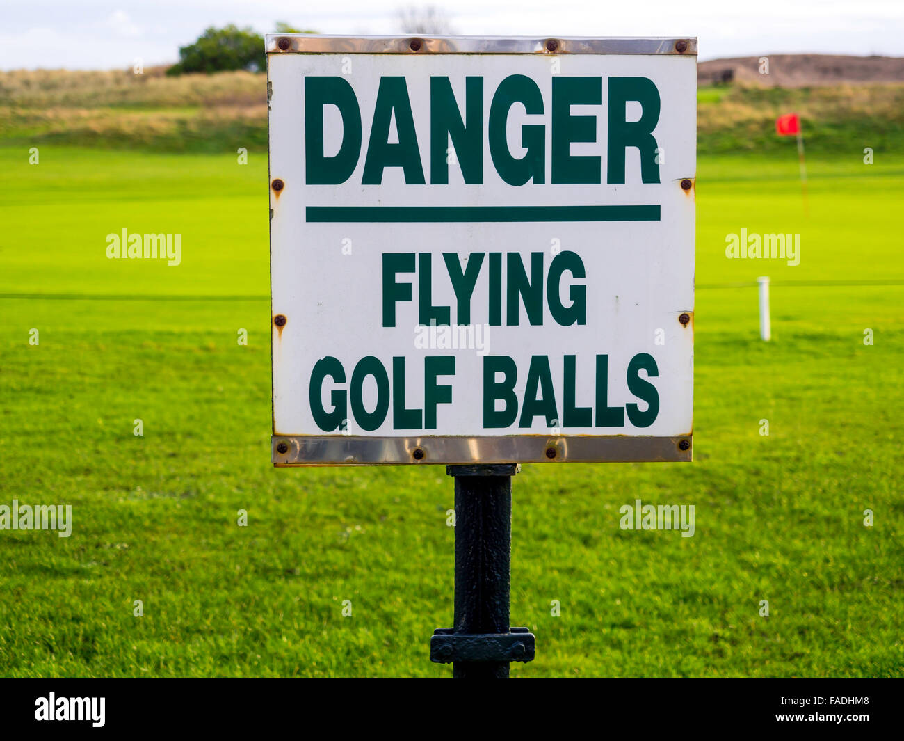 Gefahr fliegen Golf balls Zeichen Stockfoto