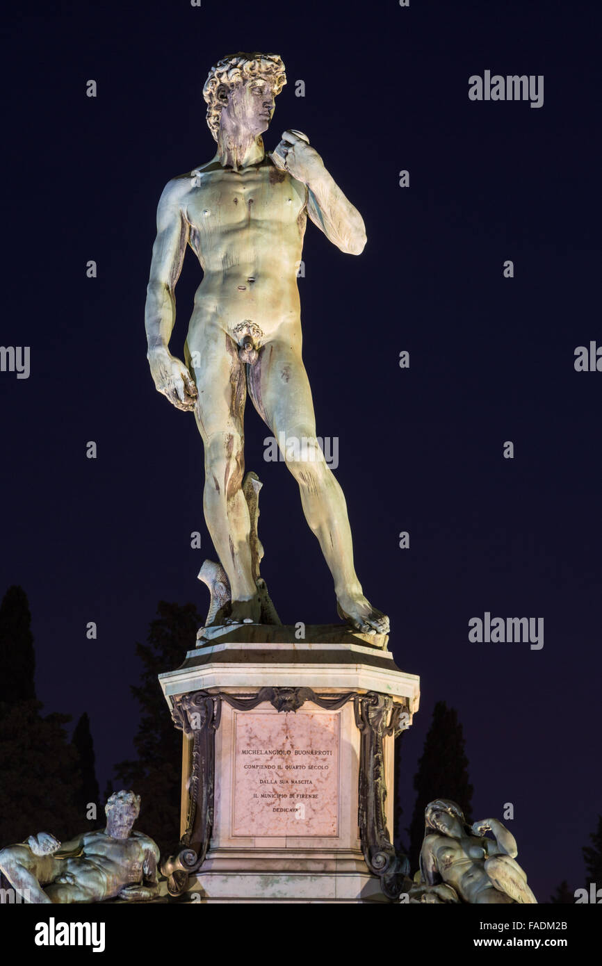 Bronzestatue, Nachbau, David von Michelangelo am Abend, Piazzale Michelangelo, Florenz, Toskana, Italien Stockfoto