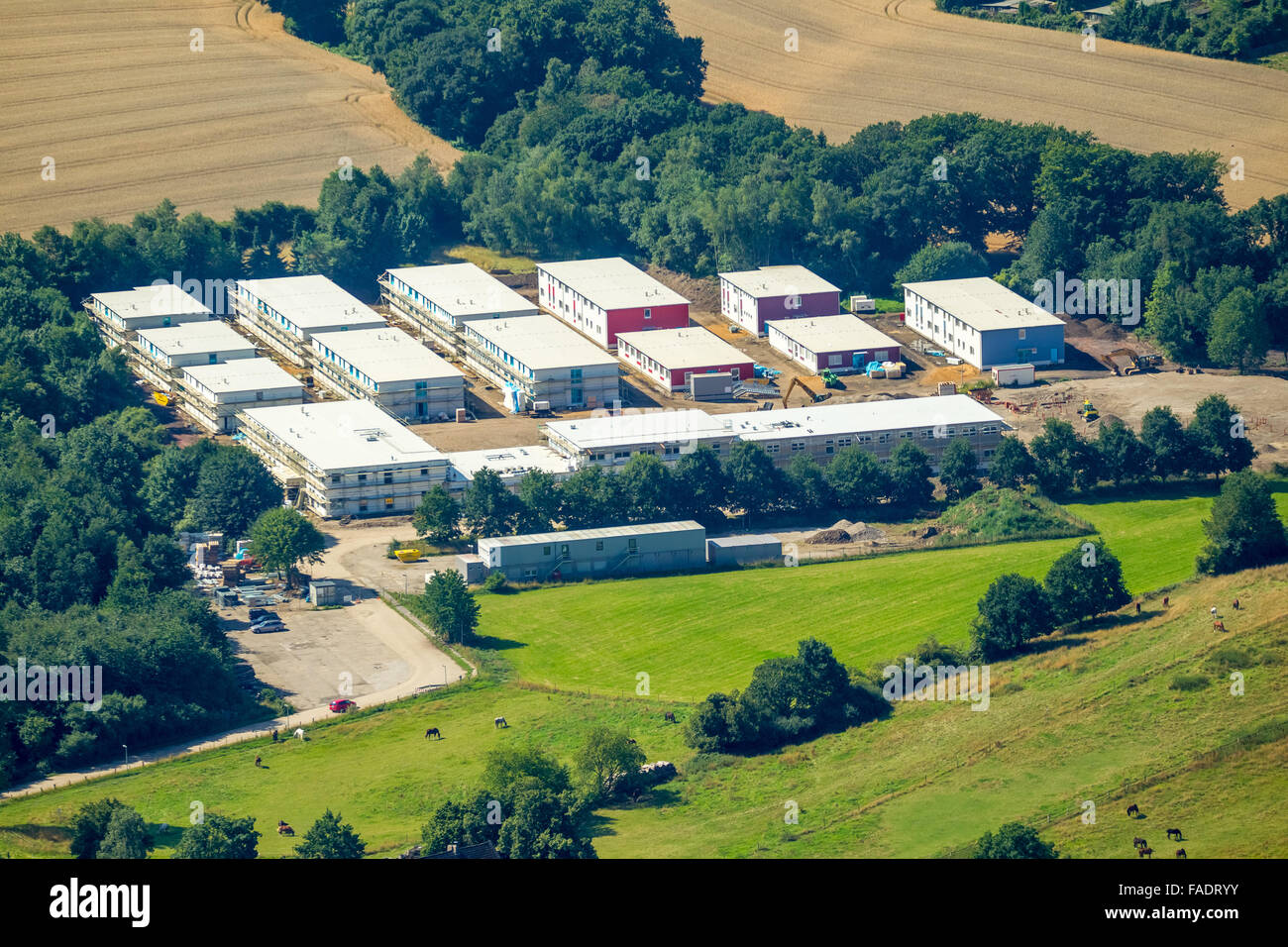 Luftbild, Aufbau von Flüchtlingslagern auf dem ehemaligen Gelände des Kutel in Fischlaken, Flüchtlinge, Hilfsbereitschaft, Essen, Ruhrgebiet, Stockfoto